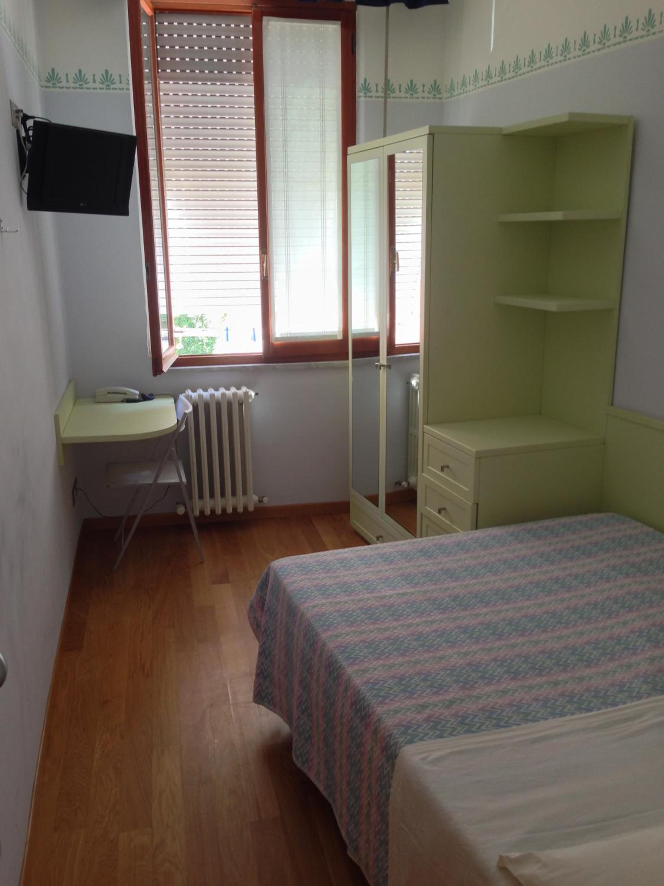 Economy Double Room photo 1