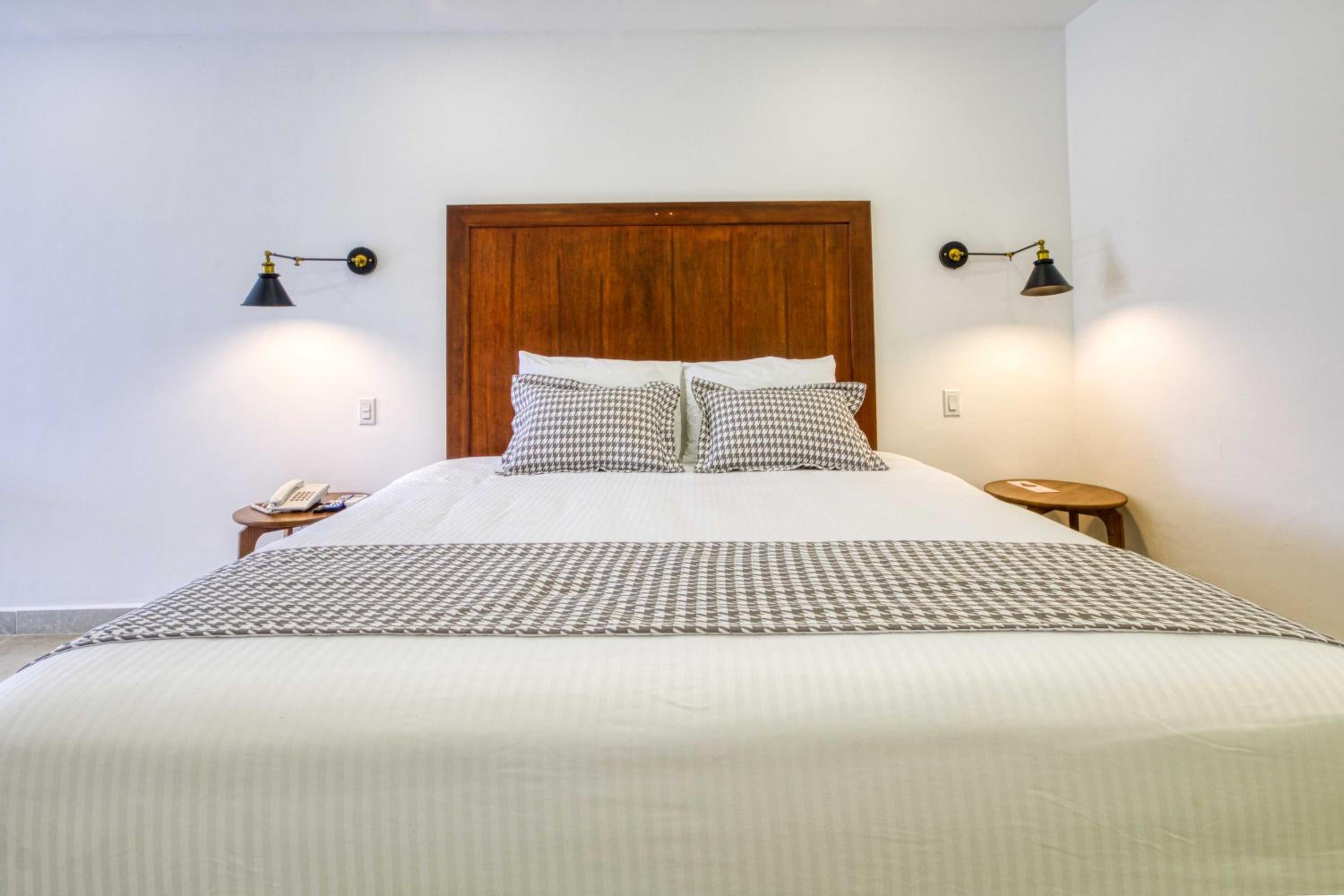 King Room with Lake View photo 2