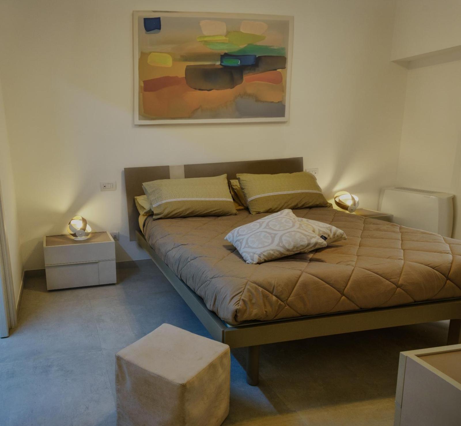 One-Bedroom Apartment photo 1