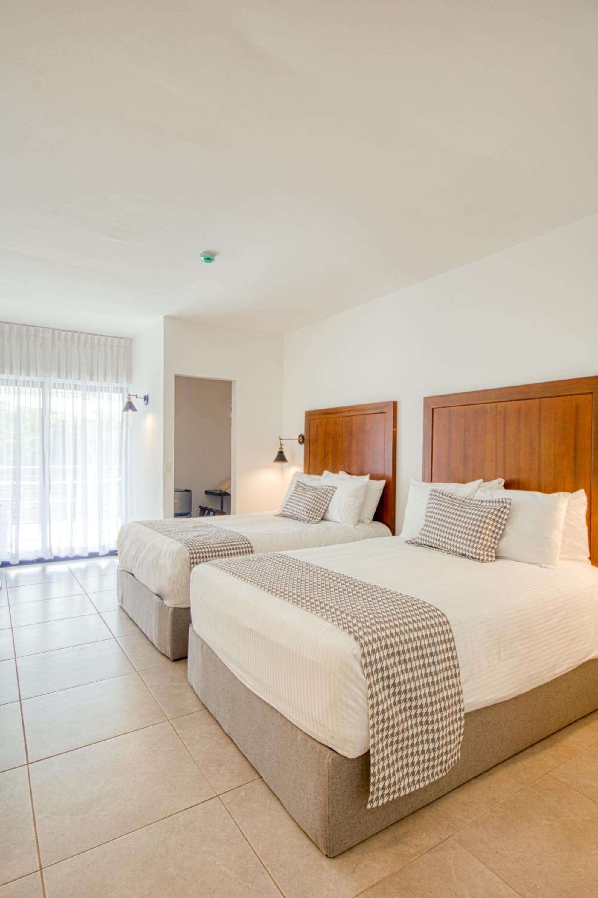 Twin Room with Lake View photo 3