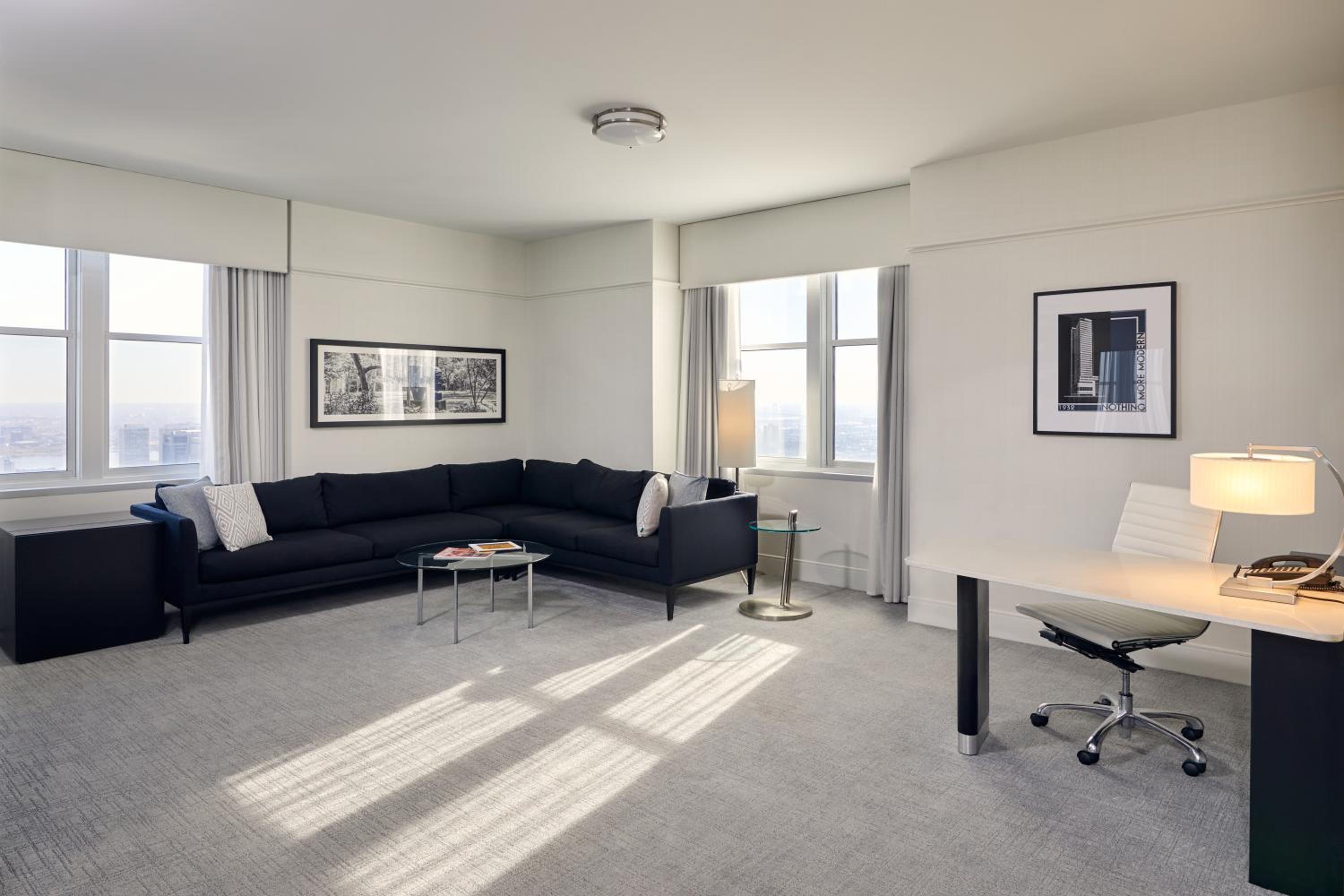 Premium King Governors Suite - Photo 3