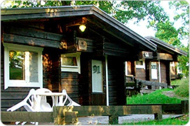 Two-Bedroom Cottage (4 Adults)  - Photo 2