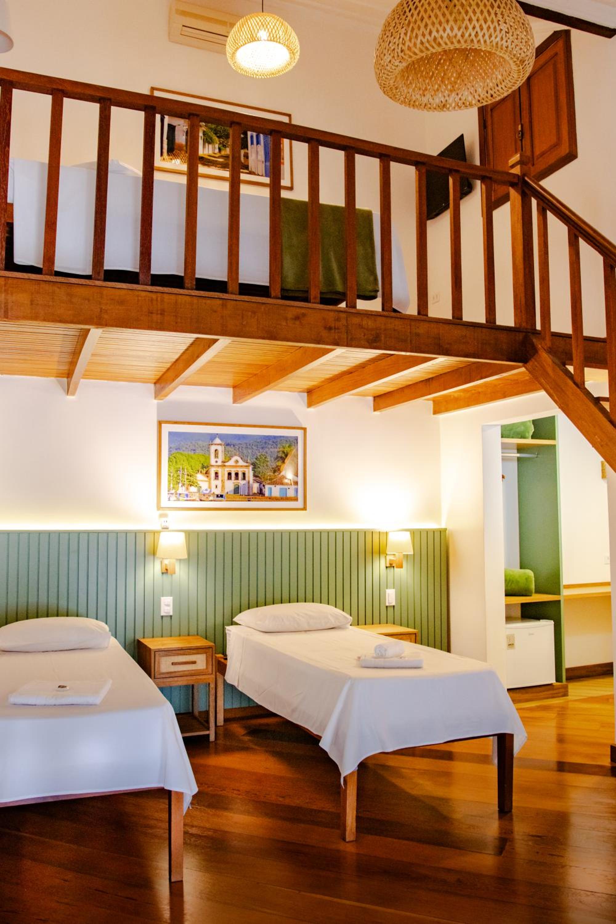 Luxury Quadruple Room - Photo 7