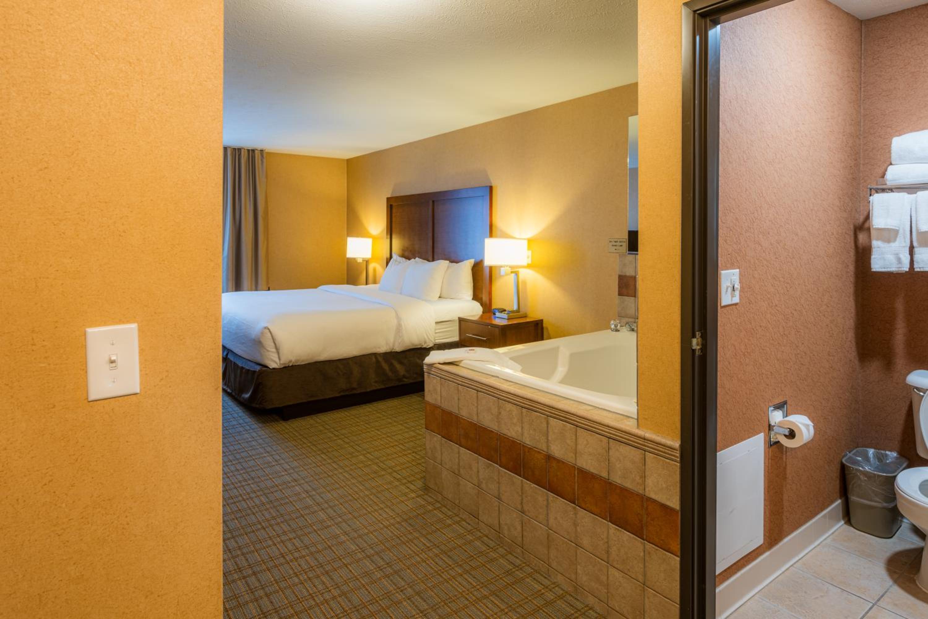 Superior King Suite - Non-smoking photo 2