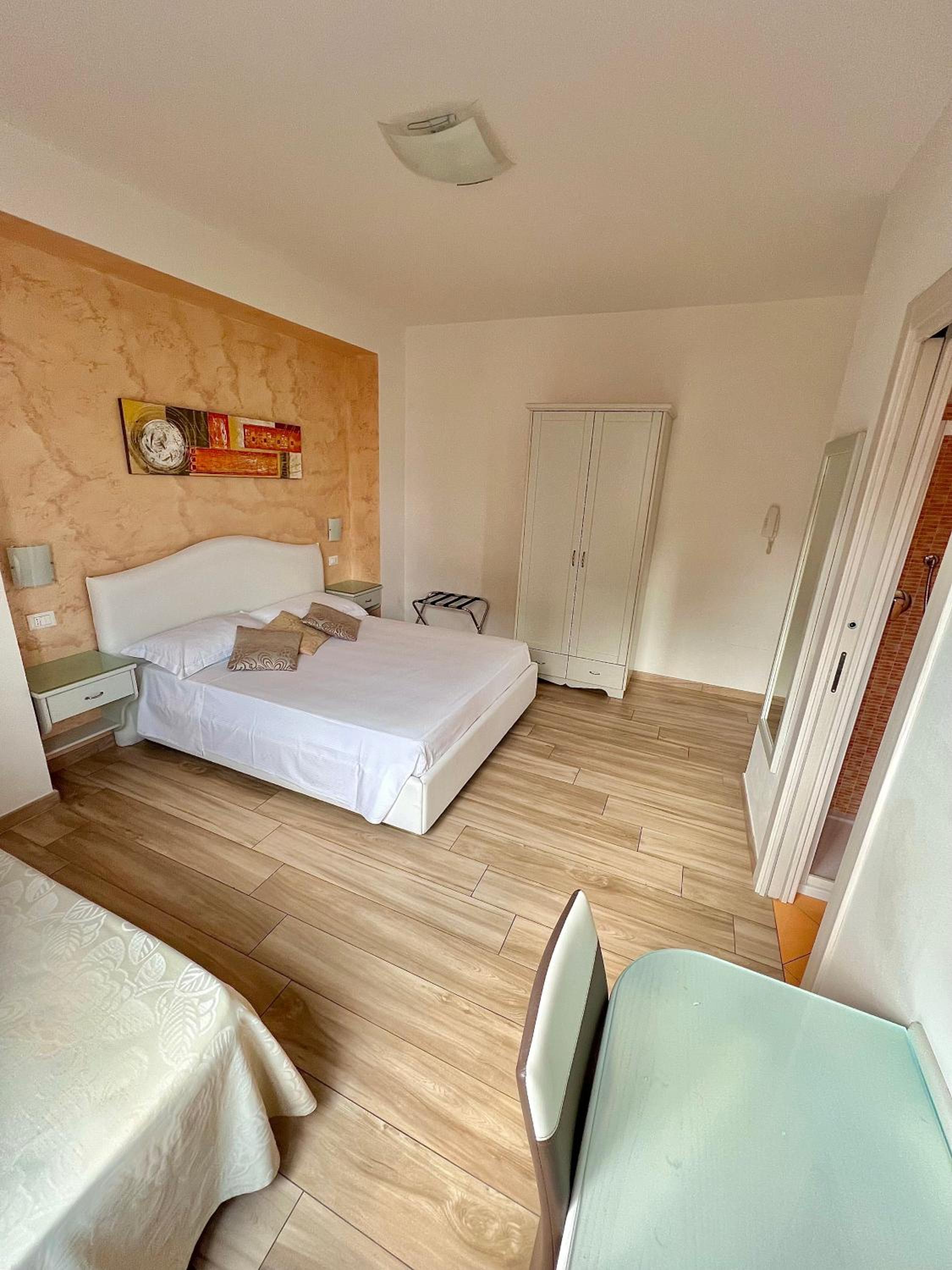 Deluxe Double Room photo 2