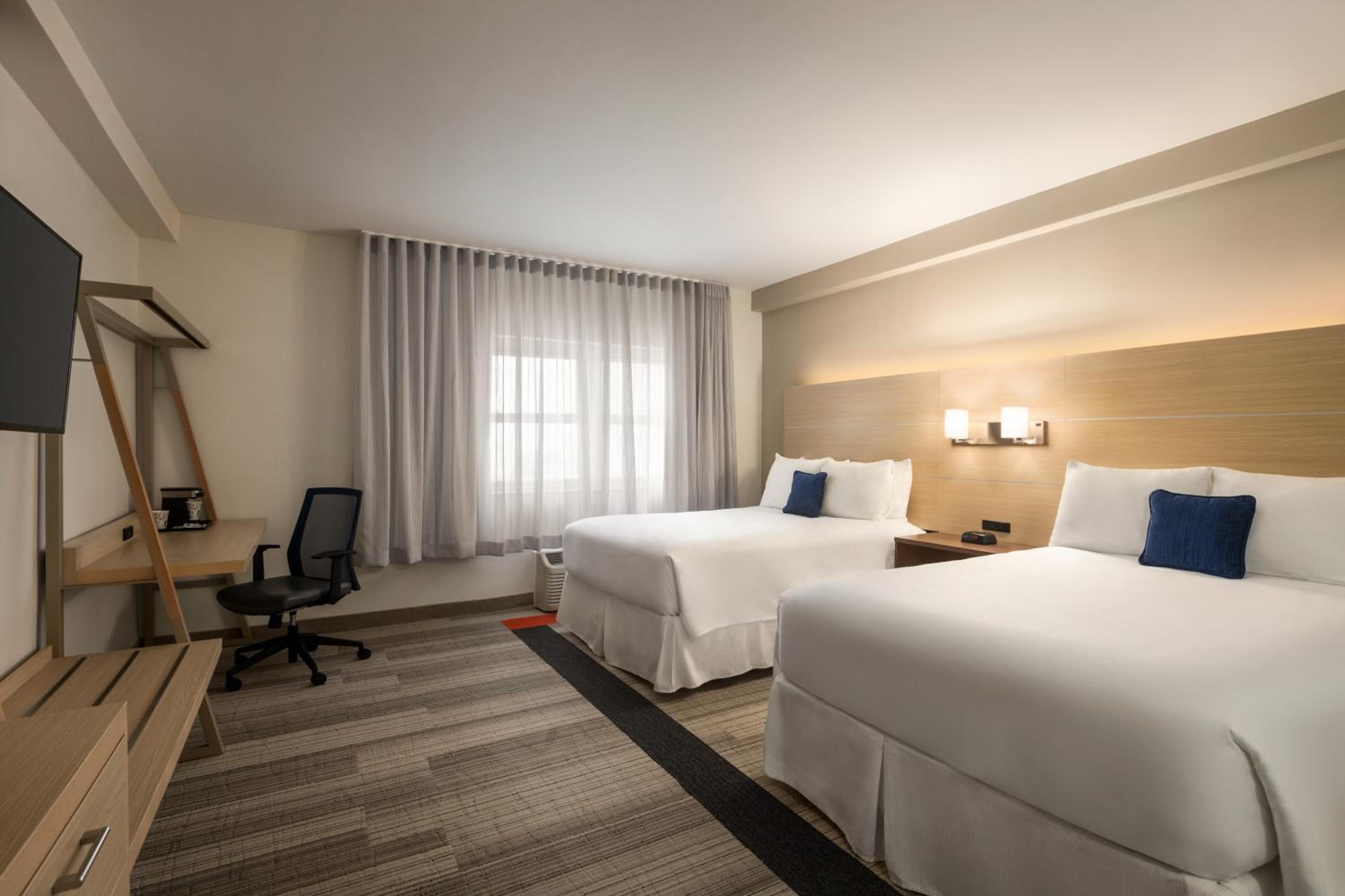   Accessible Room with Two Double Beds - Photo 1