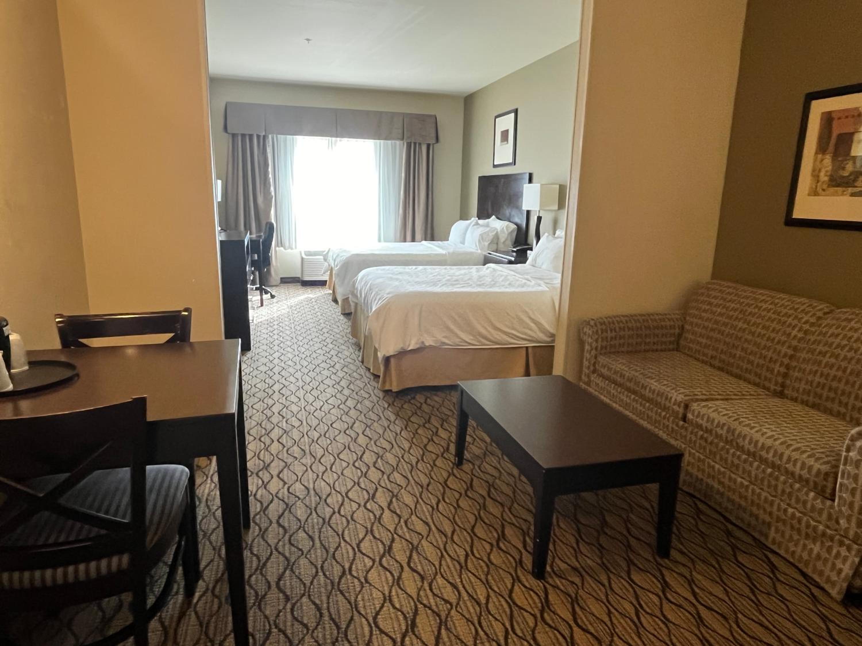 Queen Suite with Two Queen Beds