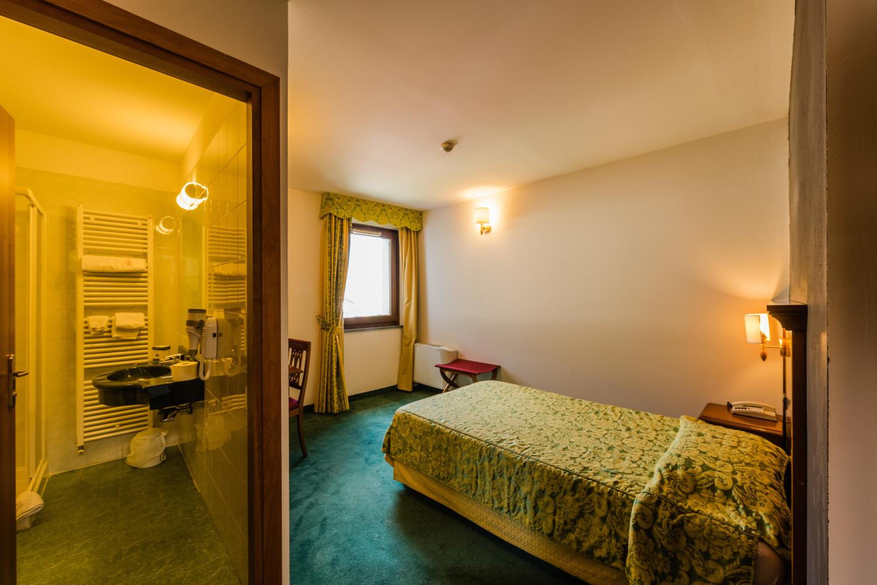Single Room photo 3