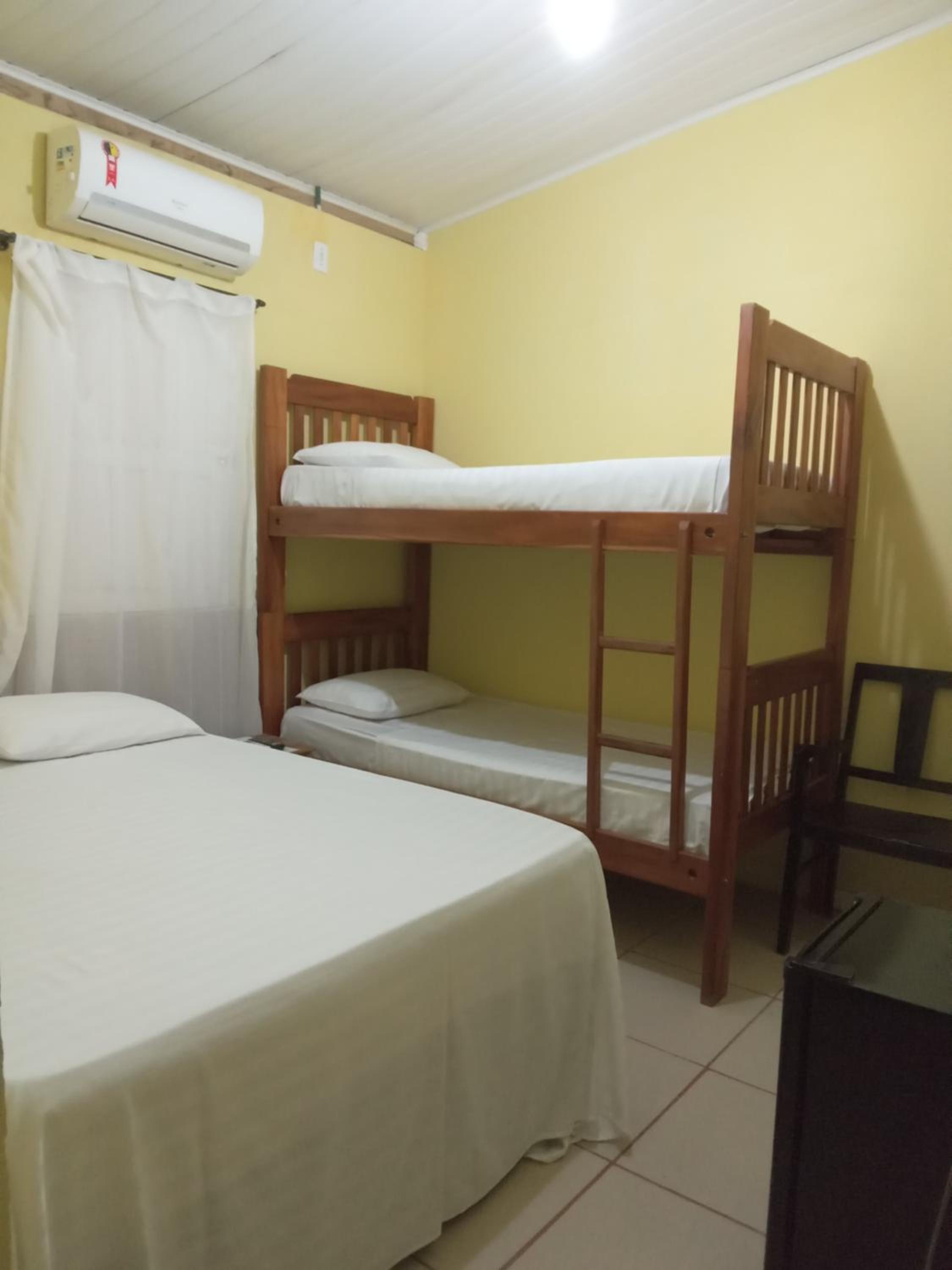 Economy Quadruple Room with City View photo 3