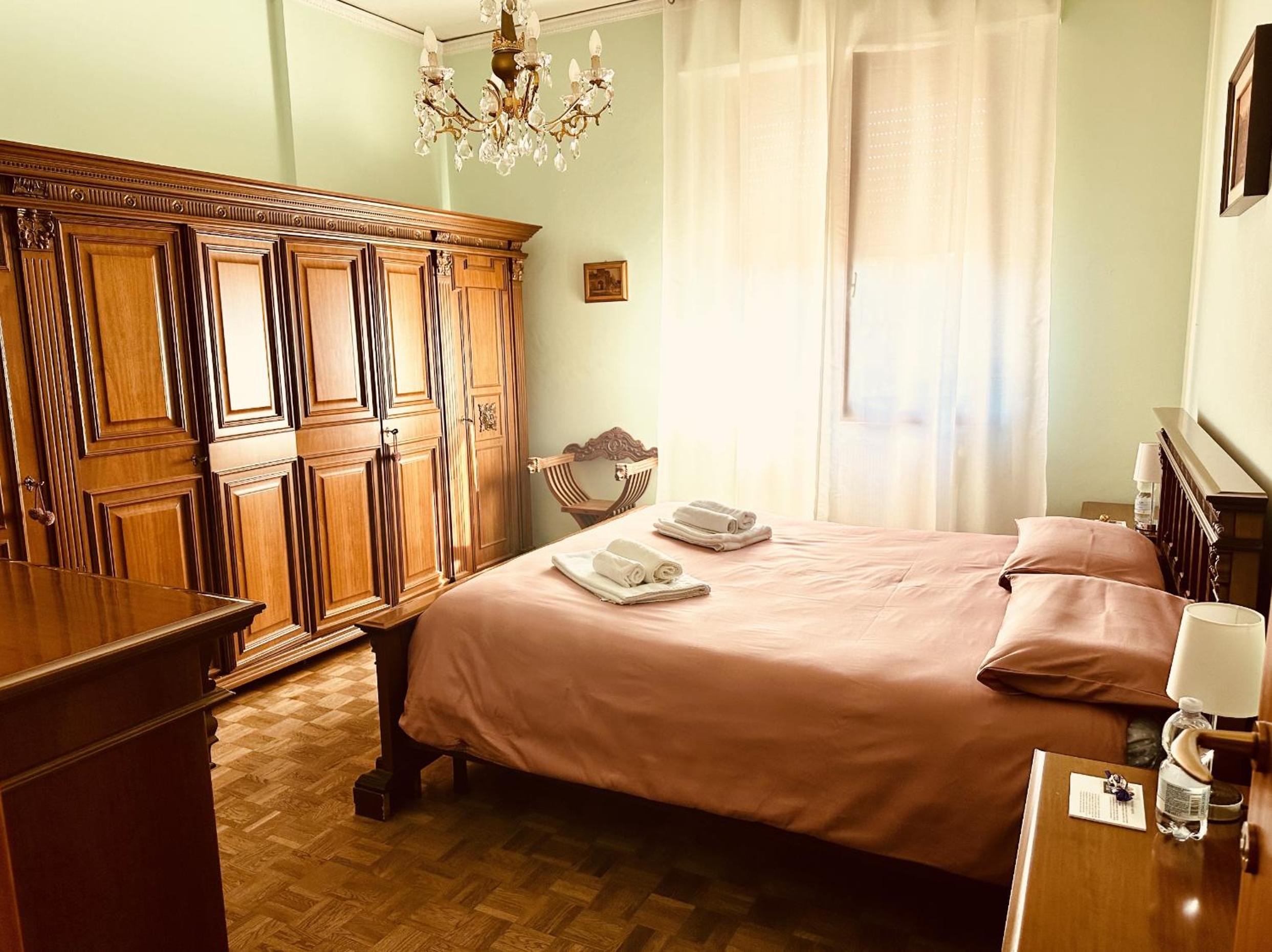 Double Room with Shared Bathroom photo 1