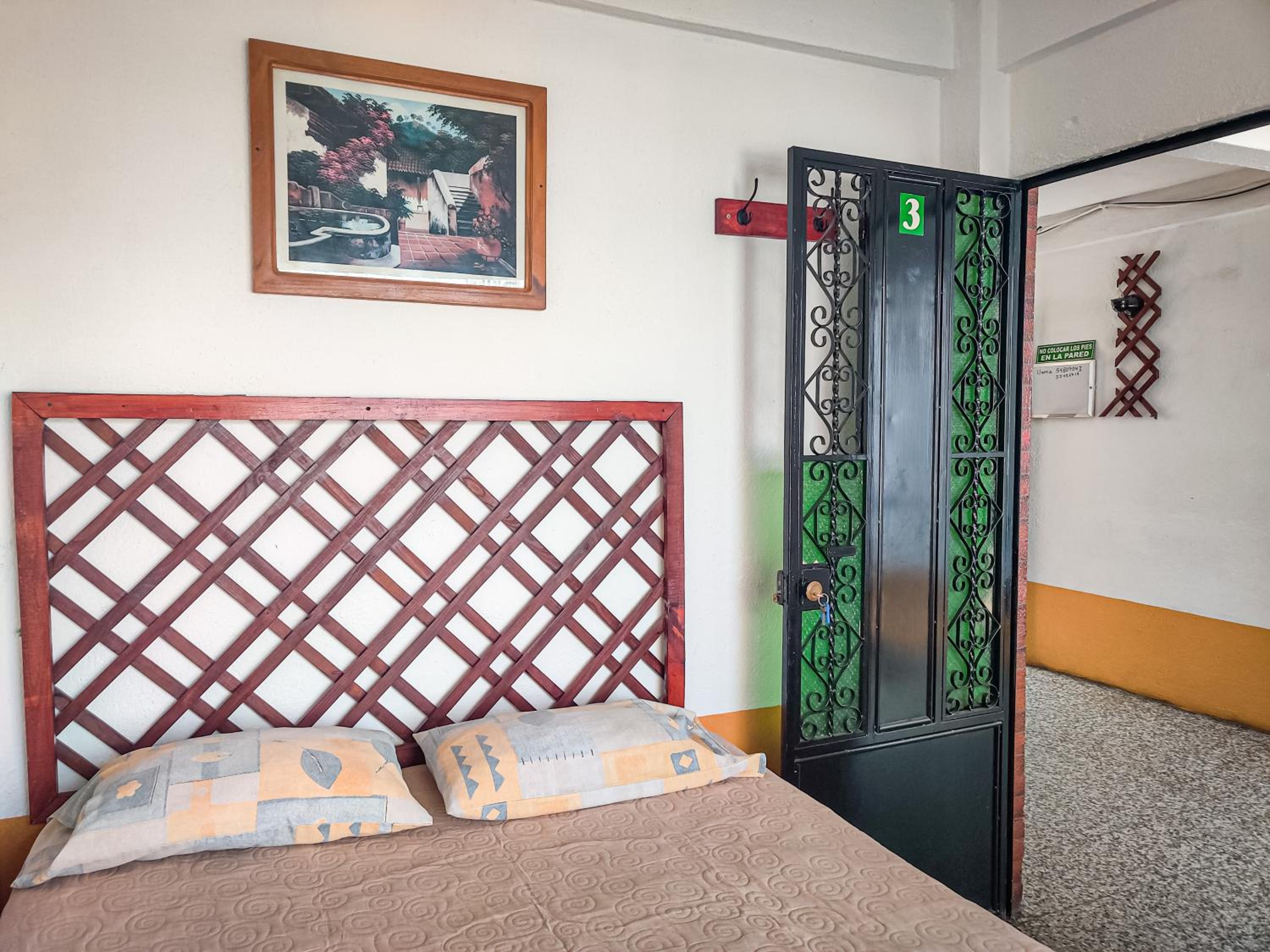 Double Room with Shared Bathroom photo 3