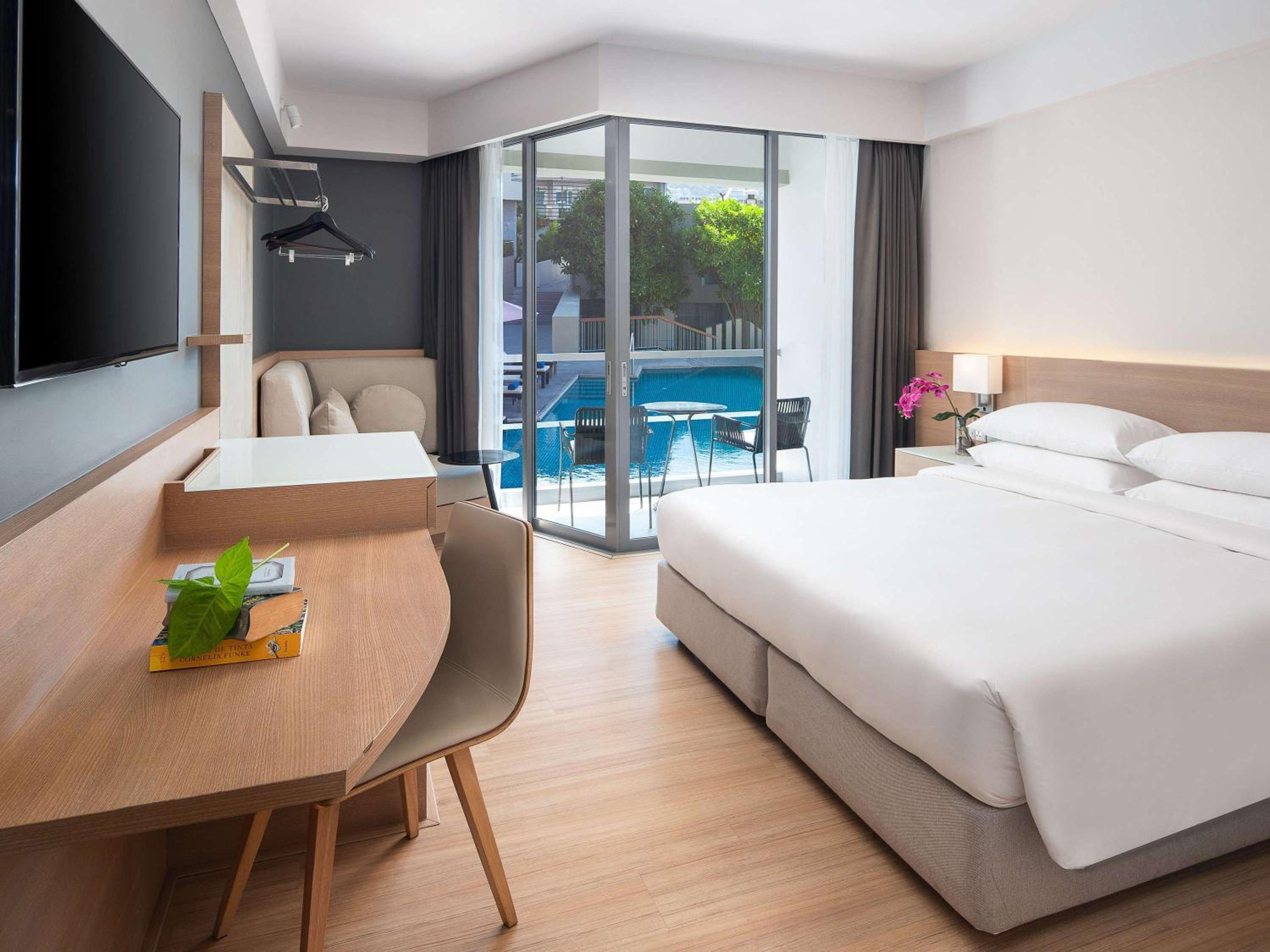Superior King Room with Balcony and Pool View