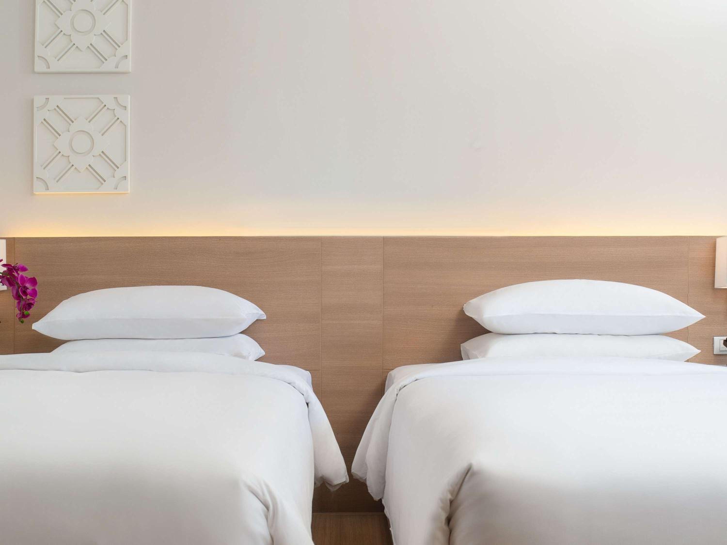 Deluxe Twin Room with Balcony and Sea View