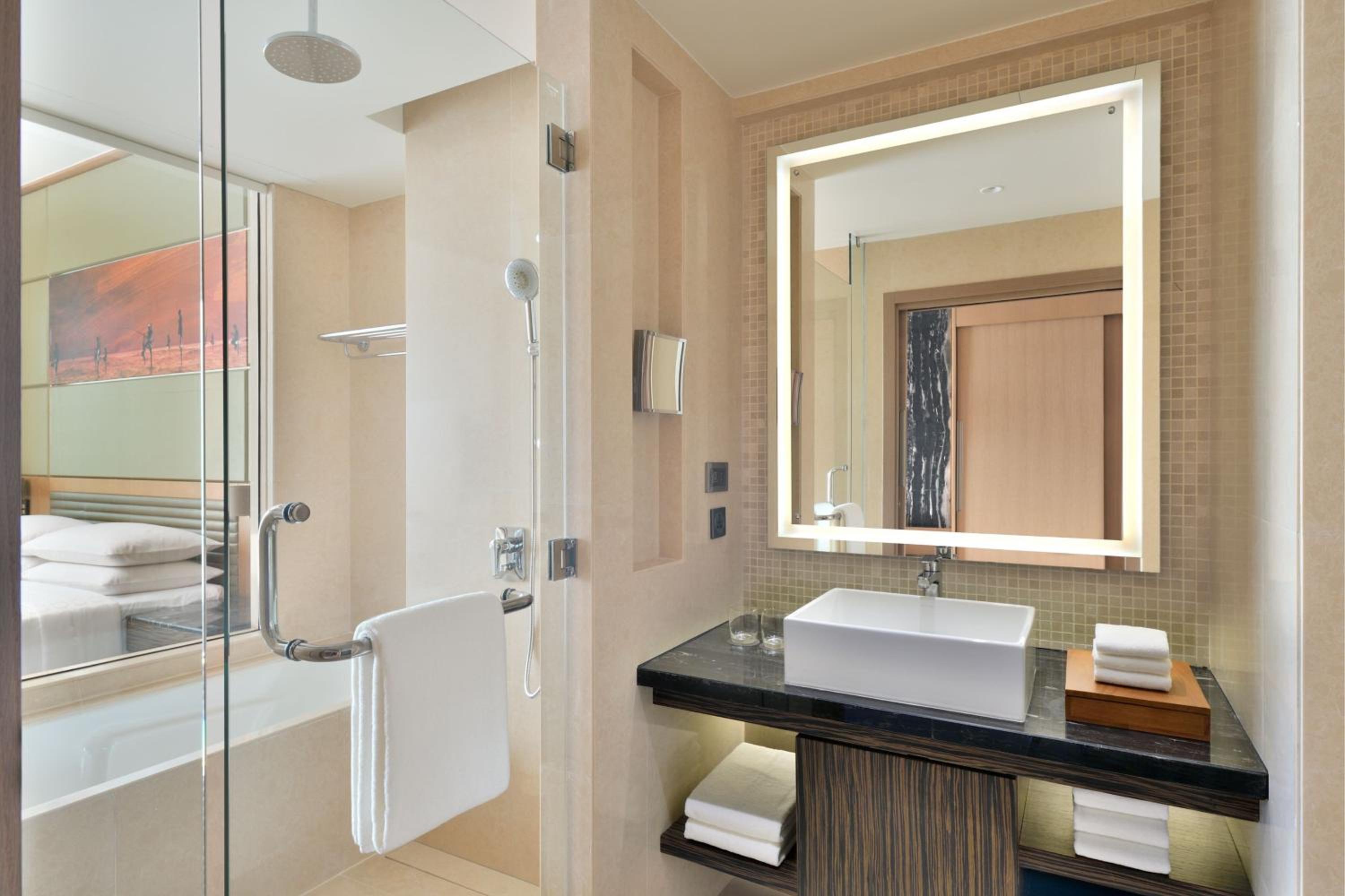 Sheraton Club King Room with Ocean View - Club Lounge Access with 15% spa discount per room + 15% F&B discount per room + Early check in and Late Checkout subject to availability - Photo 2