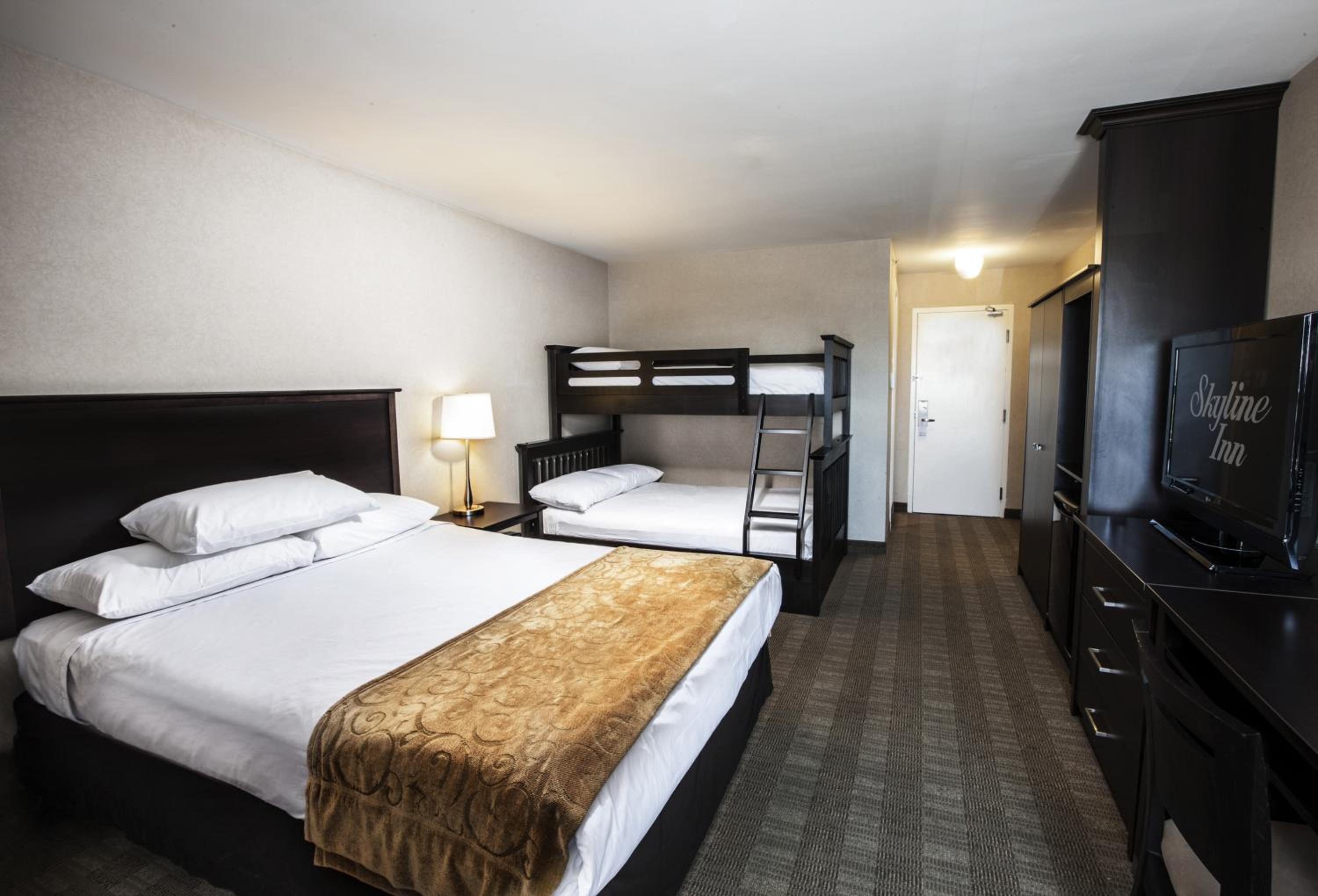 Bunk Bed Studio One Queen - Room Only