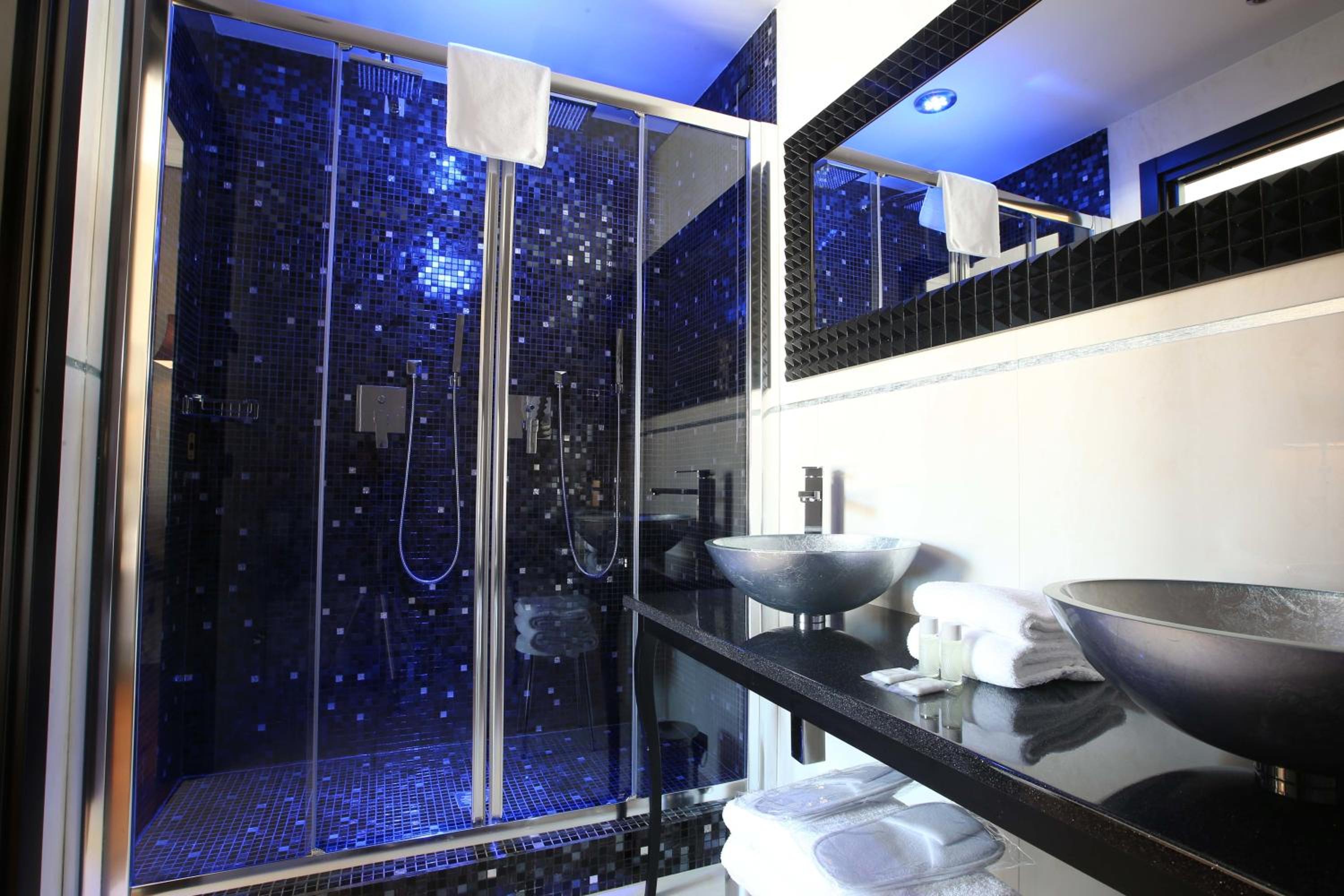 Suite with City View - Photo 2