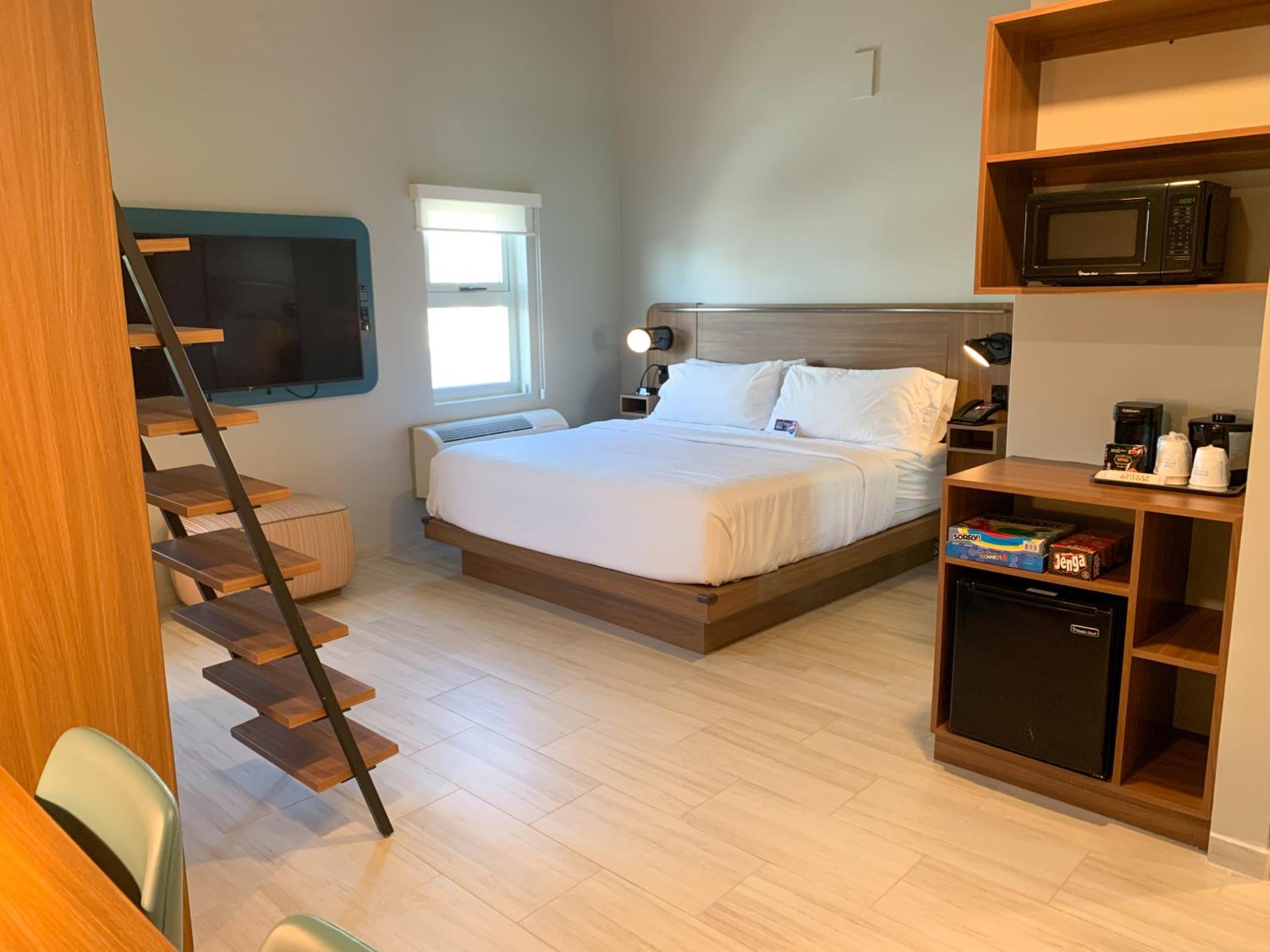 1 King Bed And 1 Bunk Bed, Family Suite, Non-Smoking - Photo 1