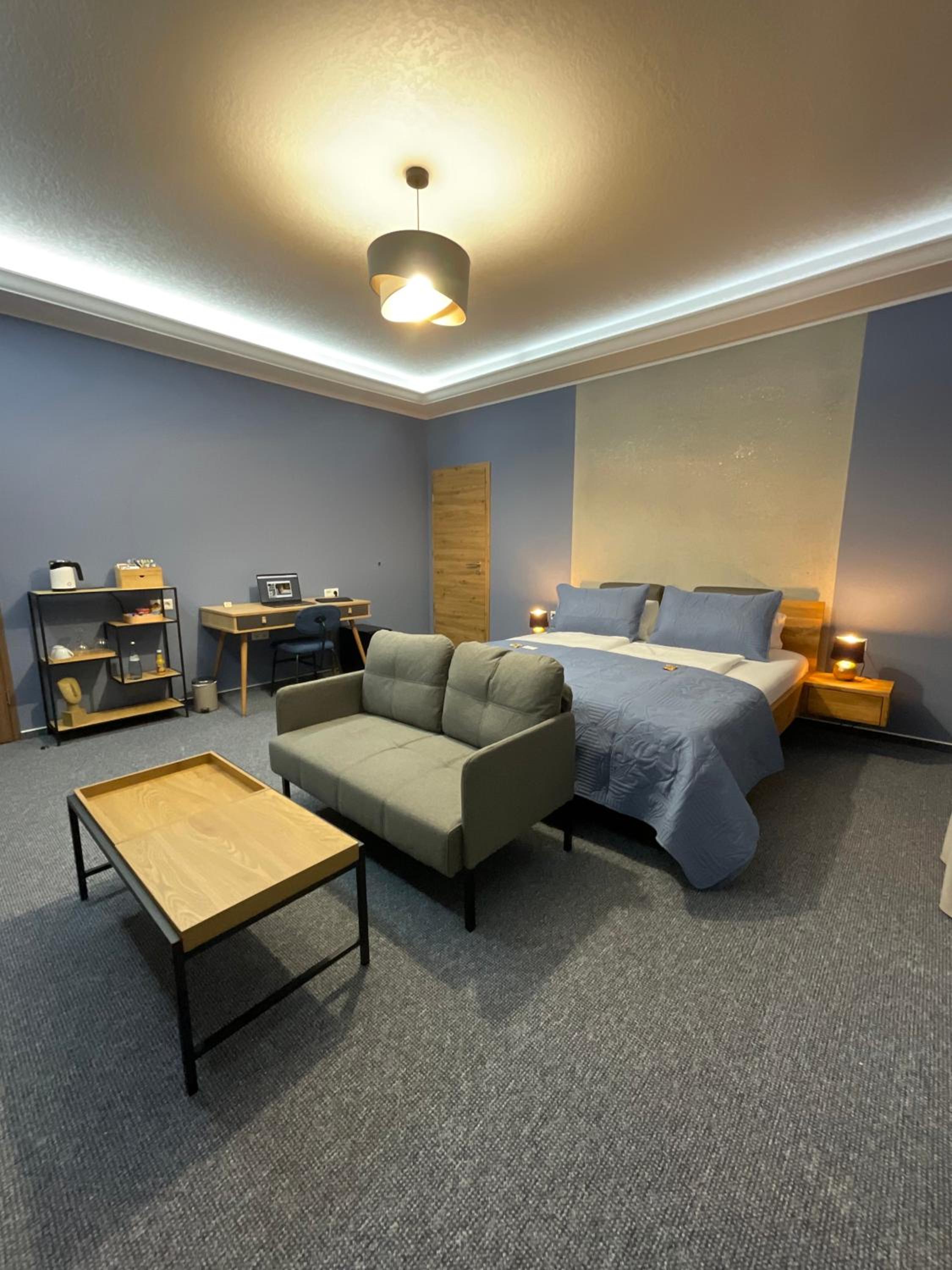 Superior Family Room photo 1