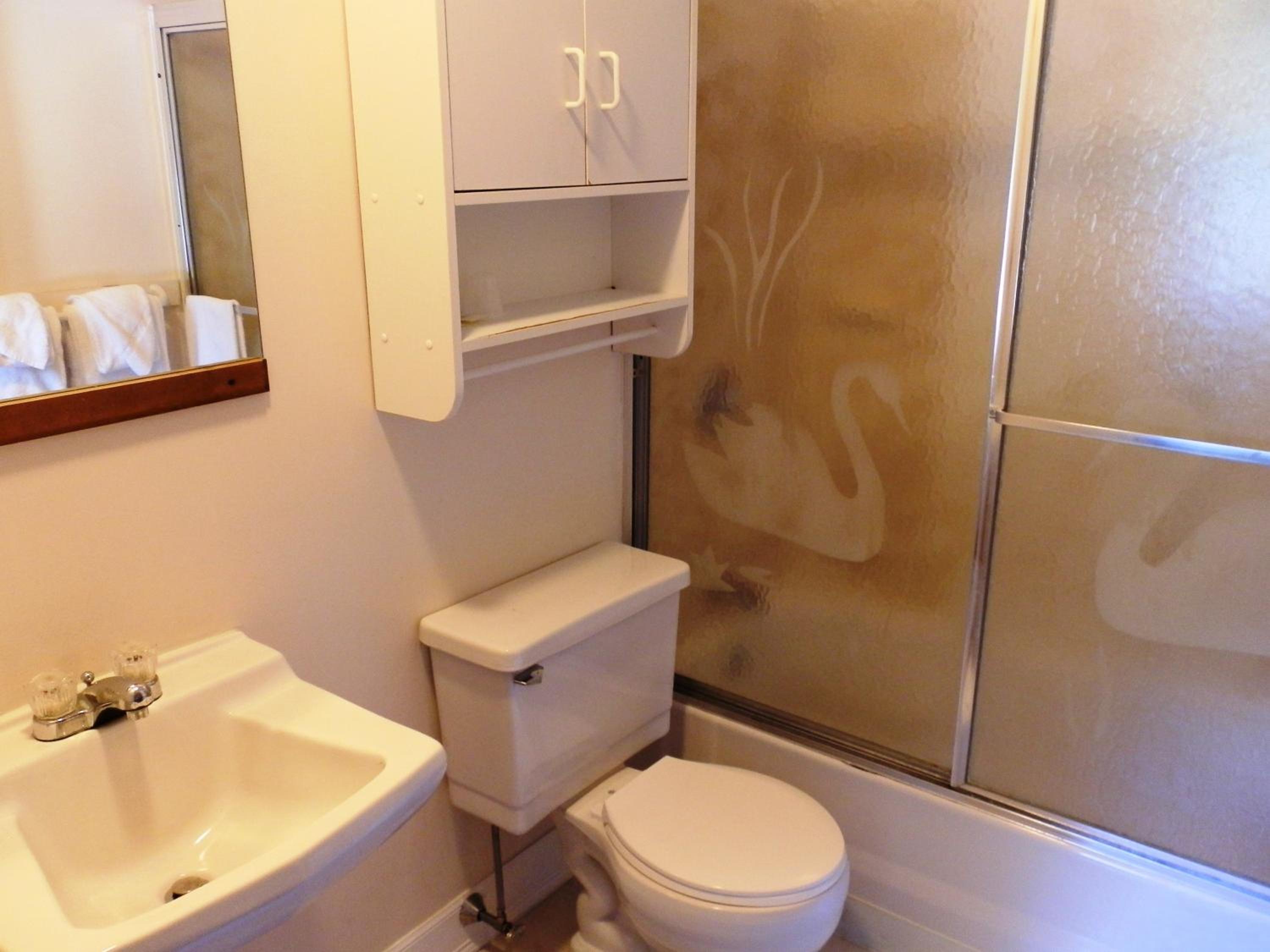 Economy Twin Room photo 2