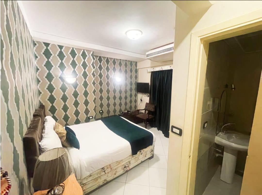 Deluxe Queen Room photo 2