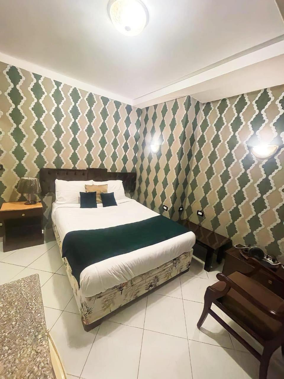 Deluxe Queen Room photo 3