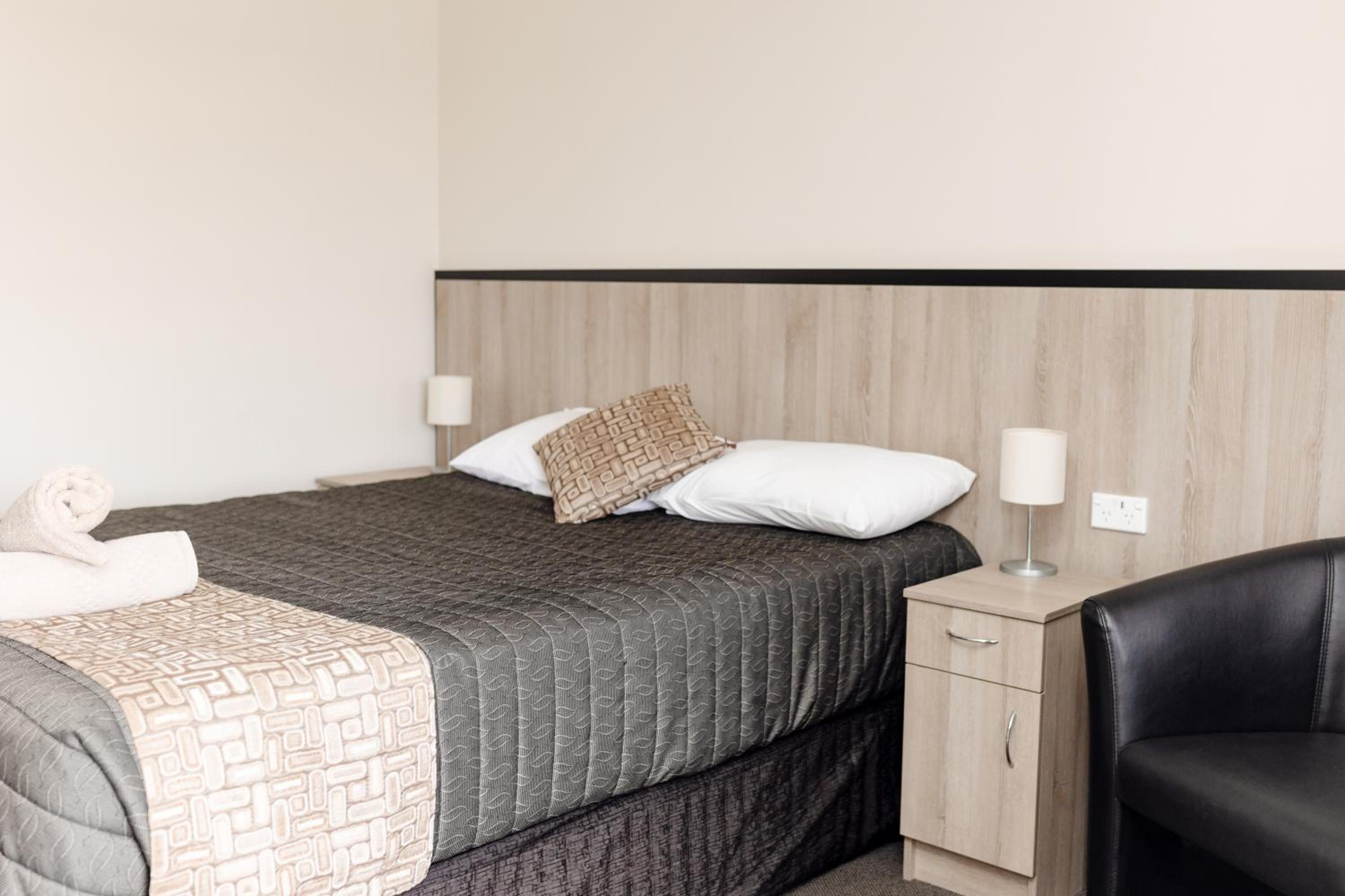Executive Queen Room - Photo 9