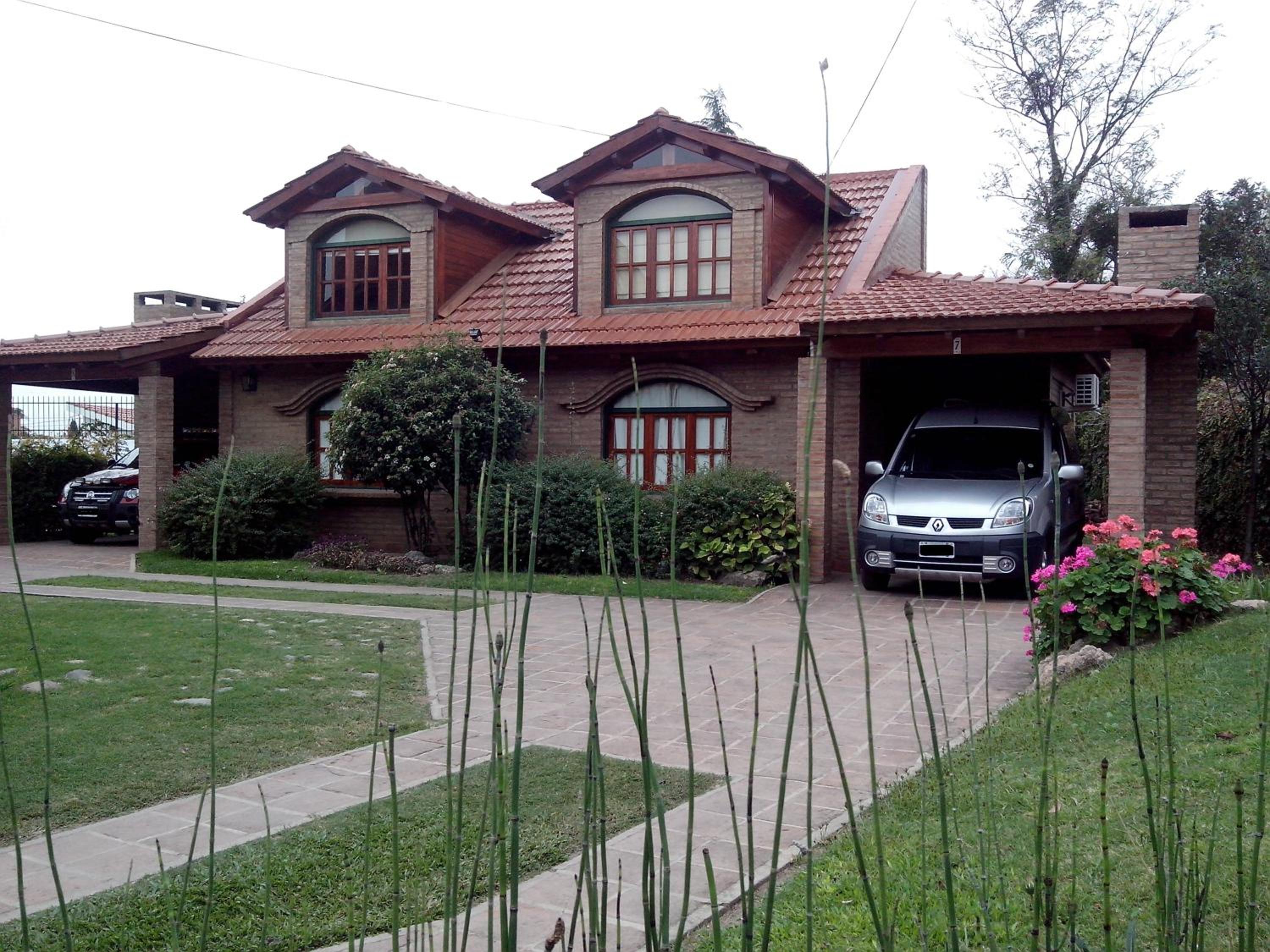 One-Bedroom Bungalow (4 Adults) photo 2