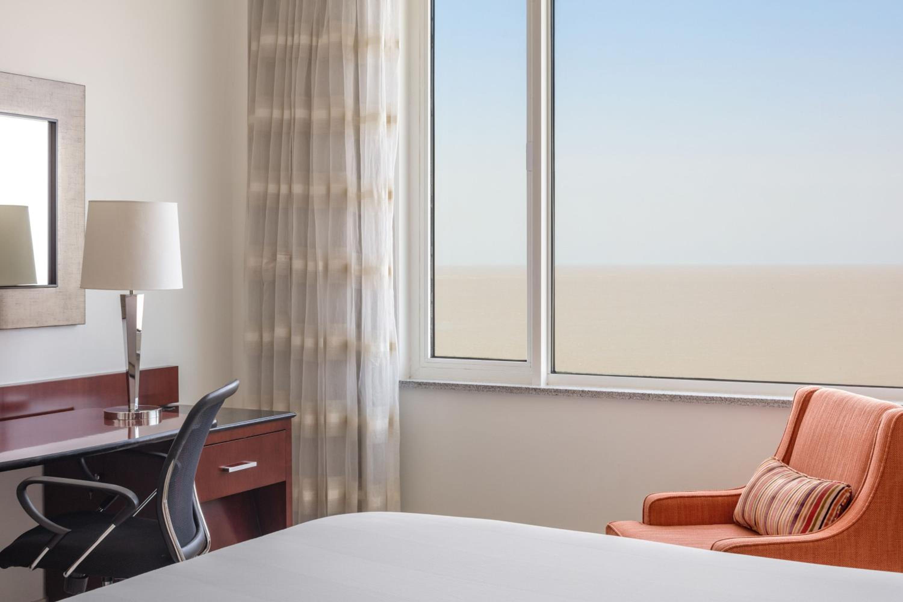 Deluxe Guest Room with Two Double Beds and Ocean View photo 3