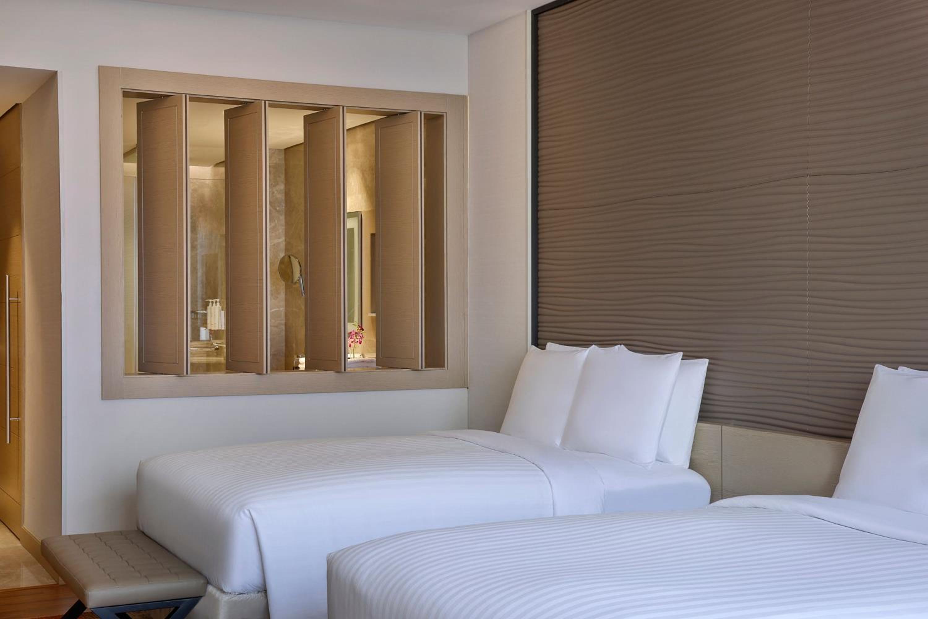 Grand Premier Double Room with Two Double Beds and City View - Photo 1