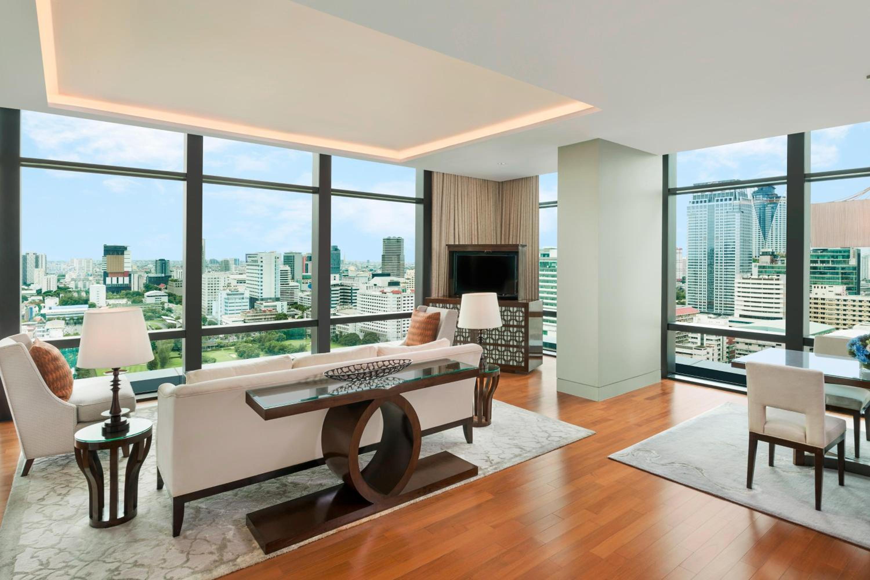 Astor Suite 1 Bedroom Suite, Golf course view, Corner room, High floor photo 2
