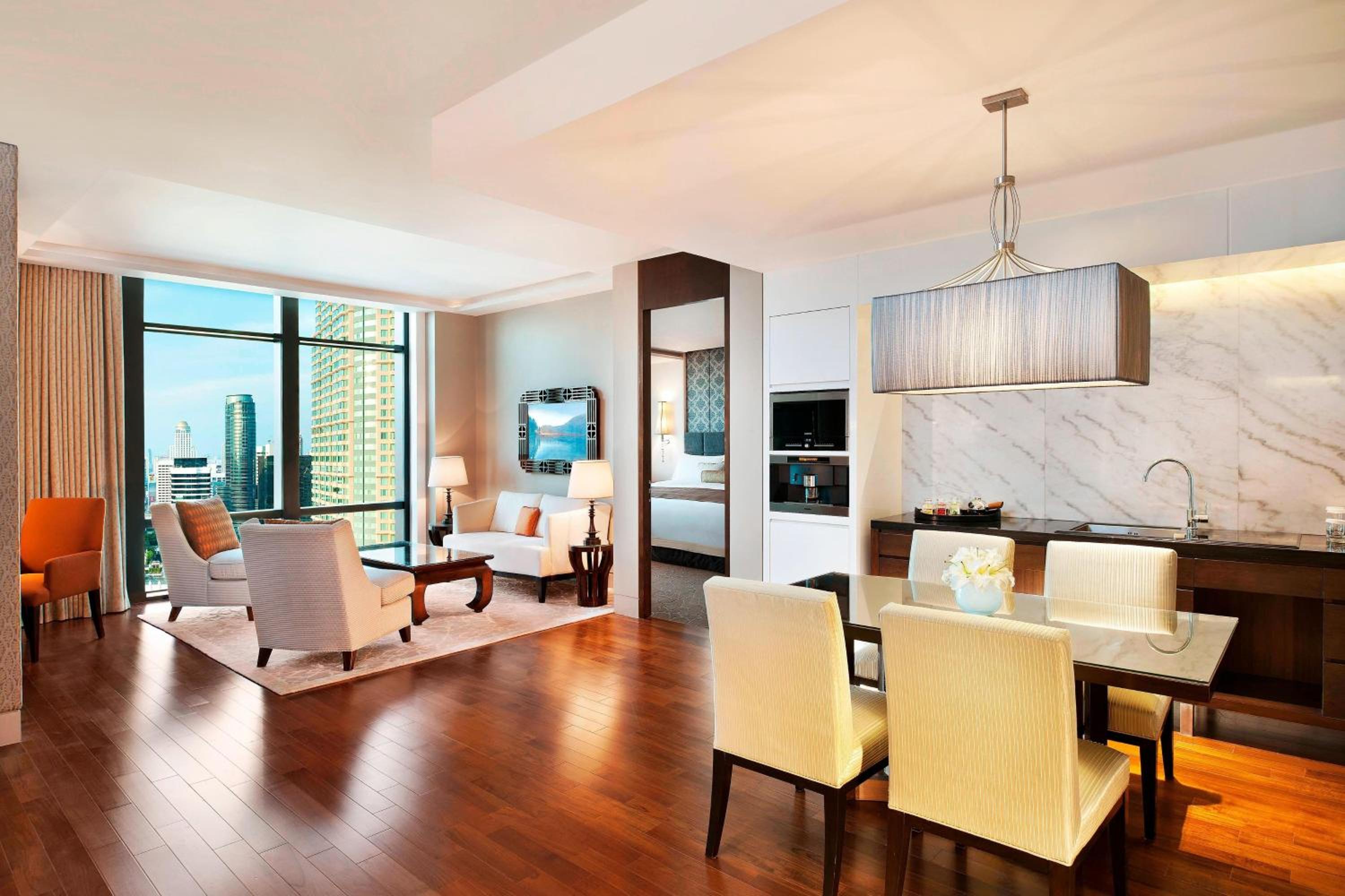 Family Two-Bedroom Suite with Skyline View Family Two-Bedroom Suite with Skyline View