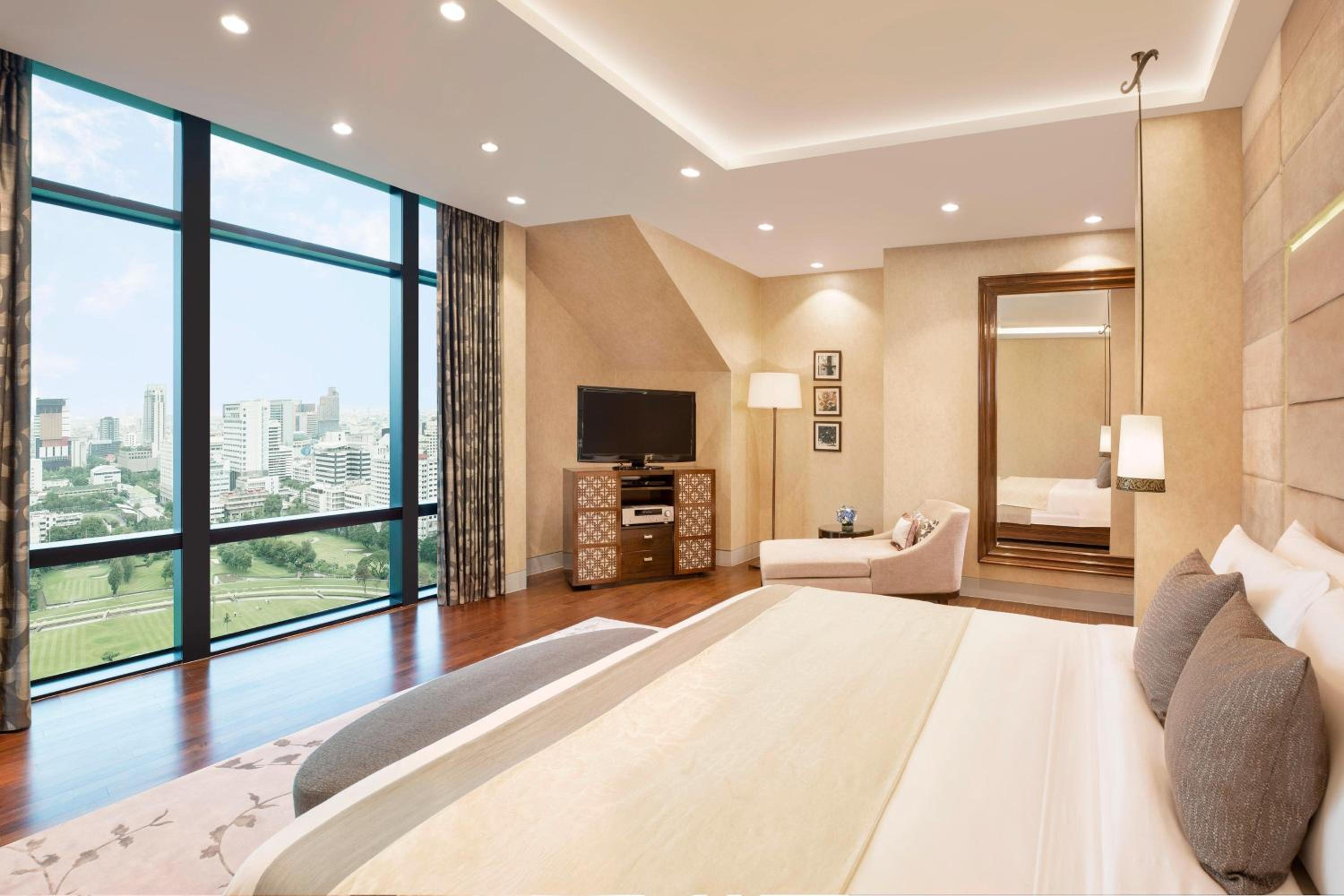 Royal One-Bedroom Presidential King Suite photo 3