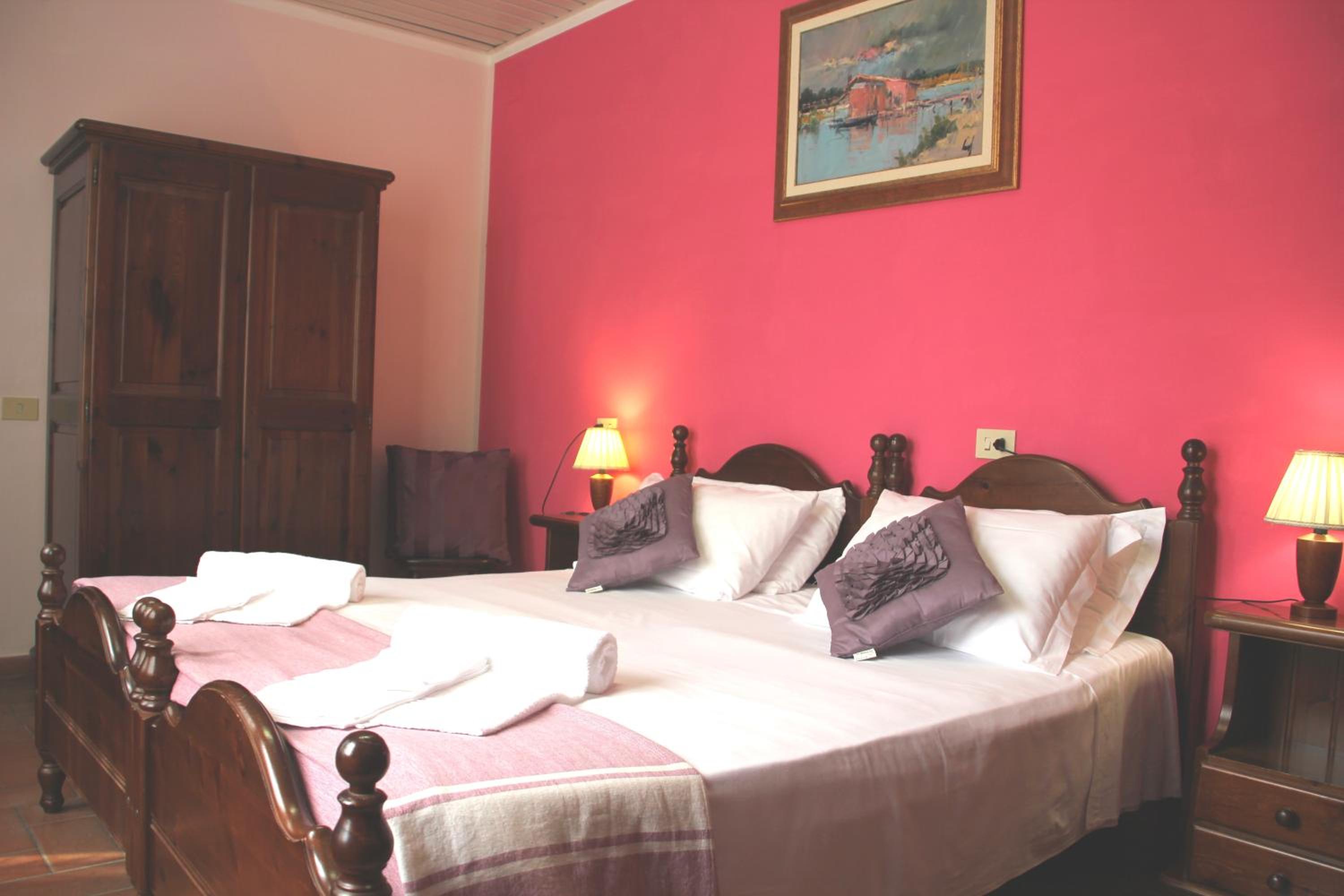 Double Room - Photo 11