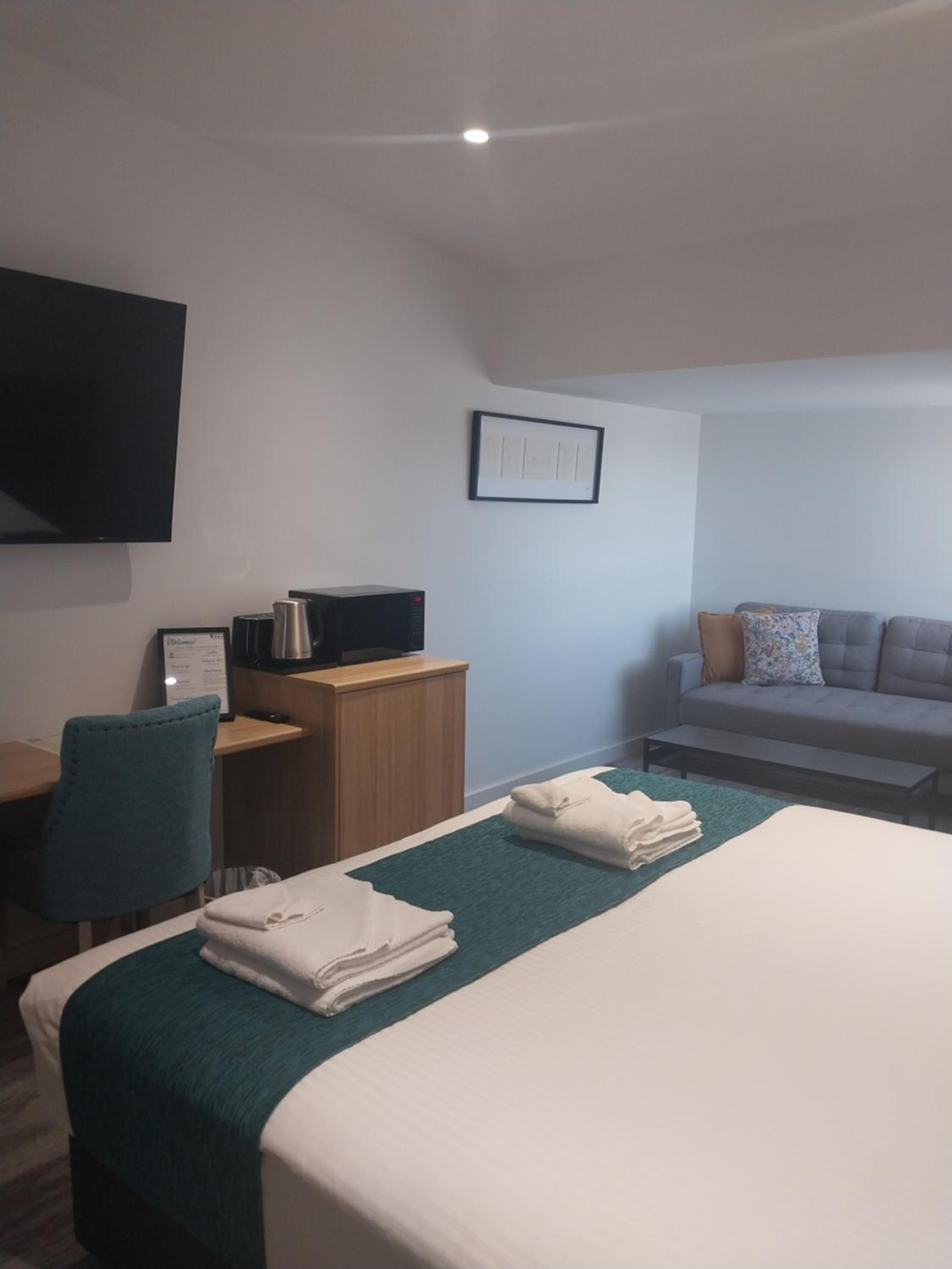 Premier King Room - Non Pet Friendly - Photo 6