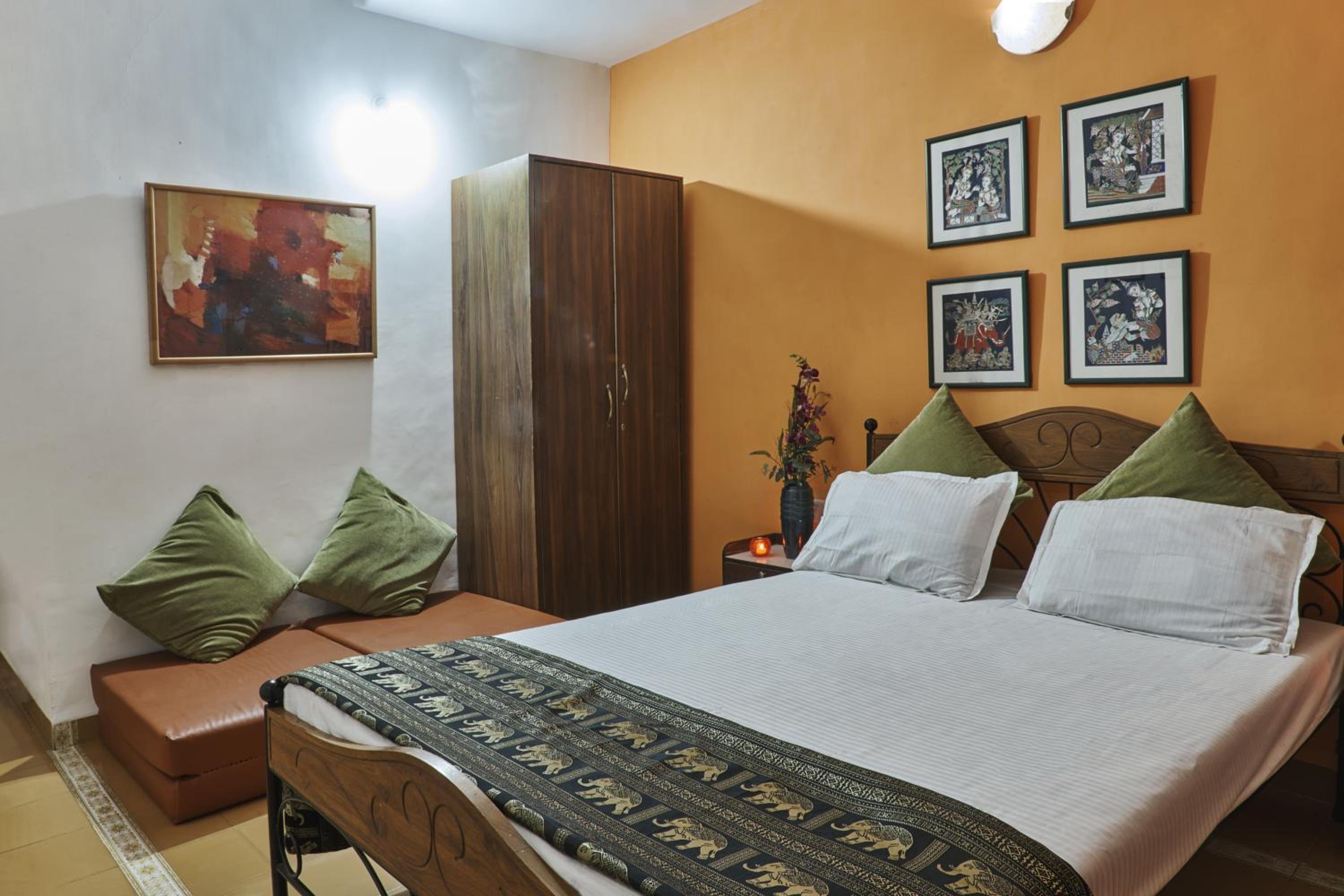 Deluxe Double Room (2 Adults + 1 Child) photo 3