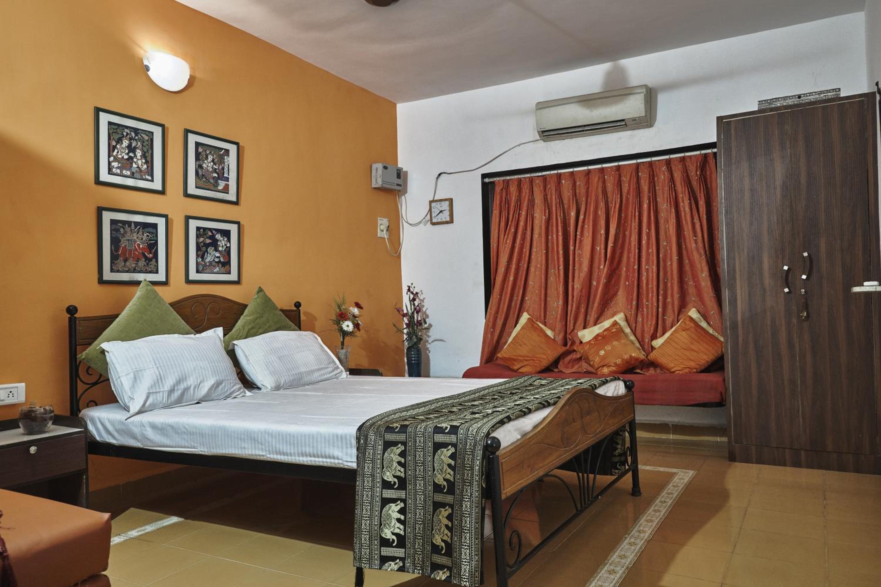 Deluxe Double Room (2 Adults + 1 Child) photo 2