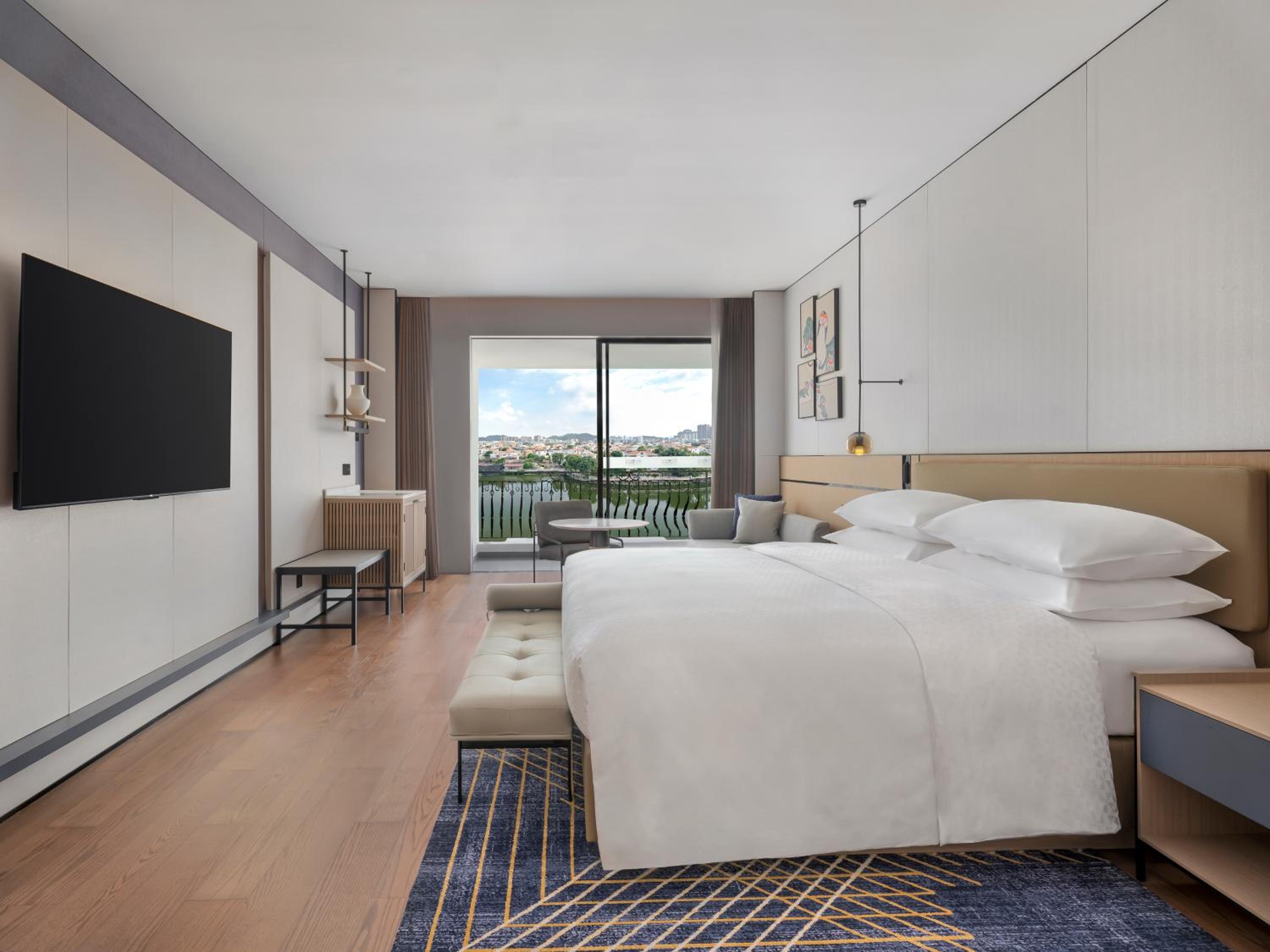 Lake View King Room