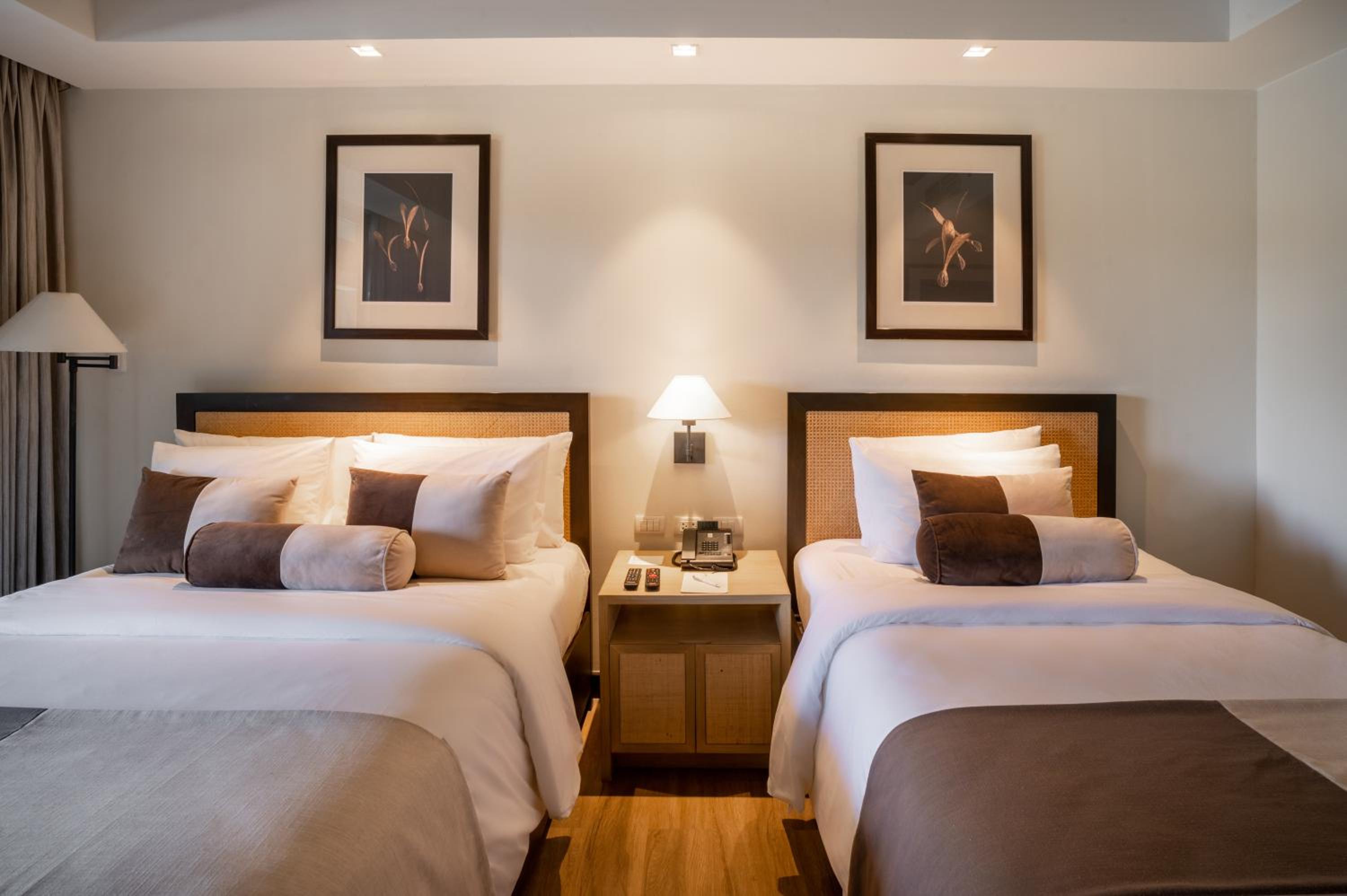 1 King Bed, Standard Room with Garden View photo 3