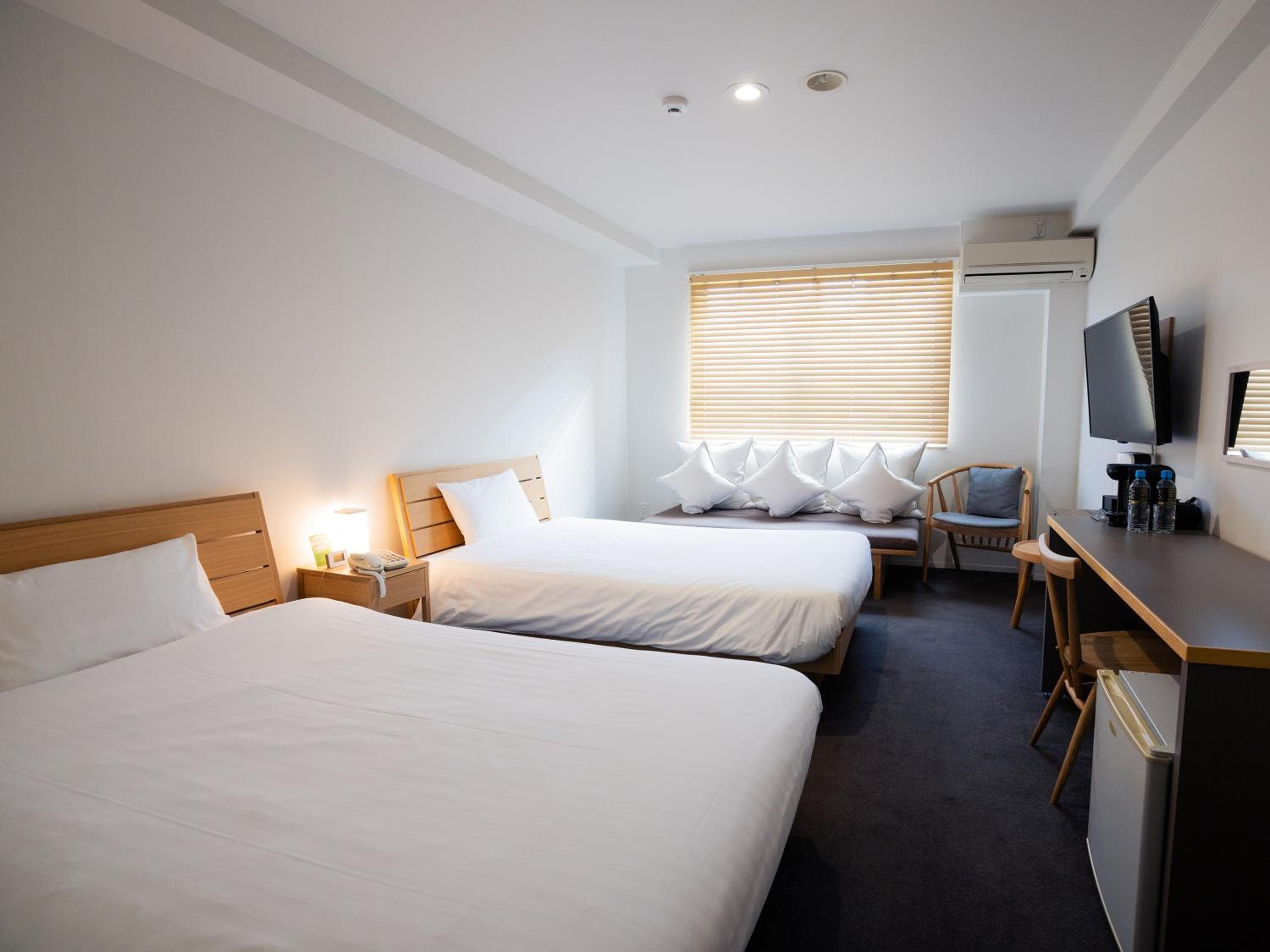 Twin Room - 2 Semi Double Beds - Non-Smoking - Photo 7
