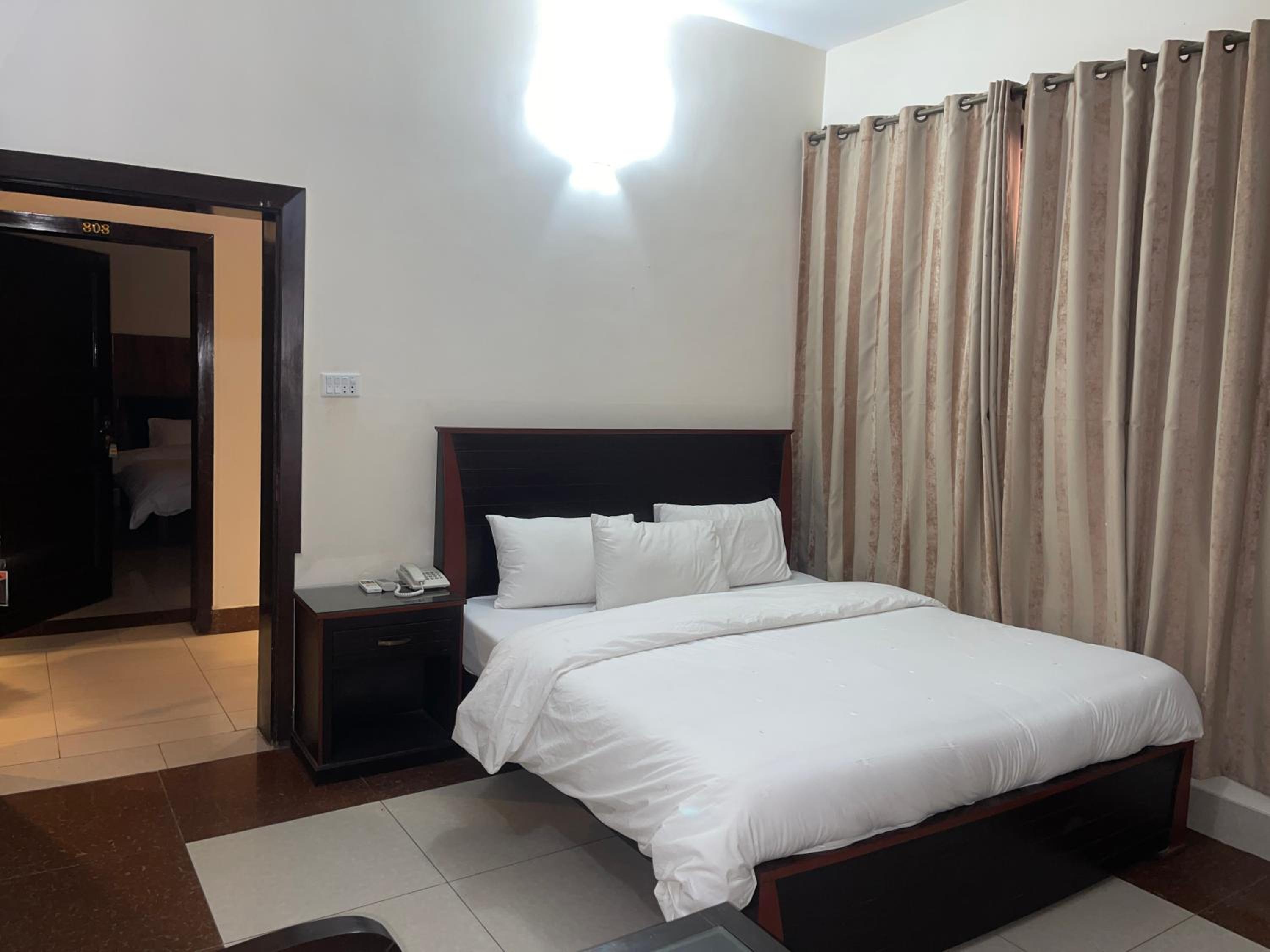 Deluxe Double or Twin Room photo 3