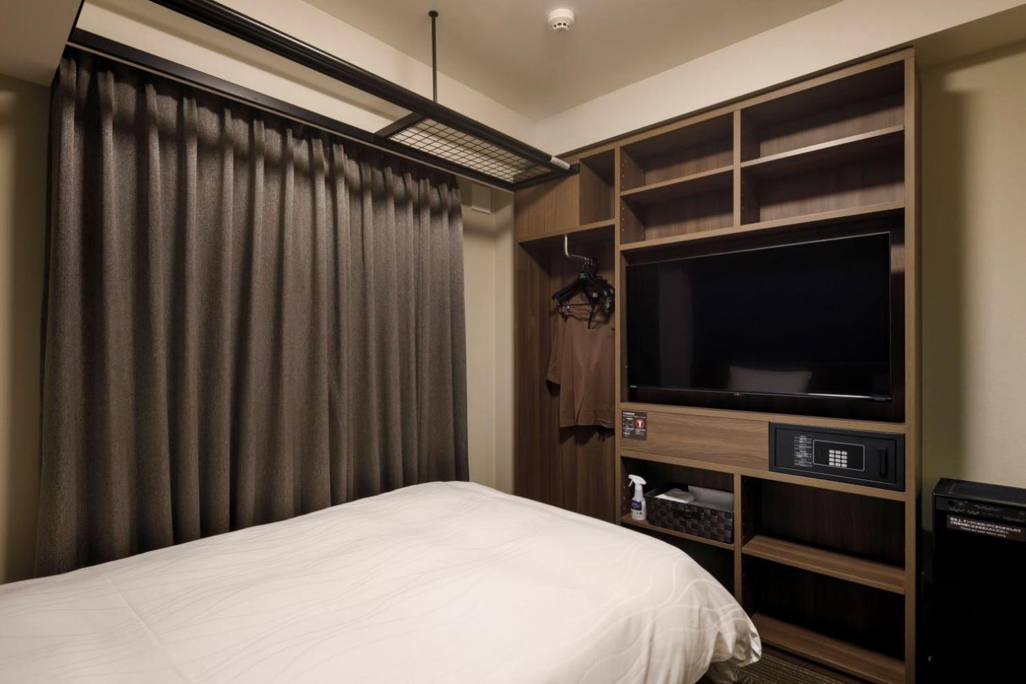 Single Room - Non-Smoking - No Daily Cleaning photo 1