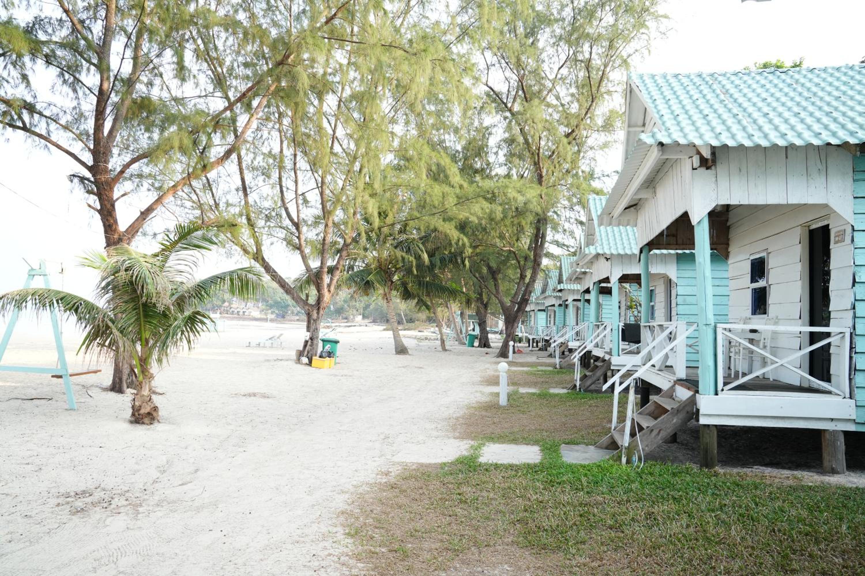 Double Bungalow Beach Front - Photo 2