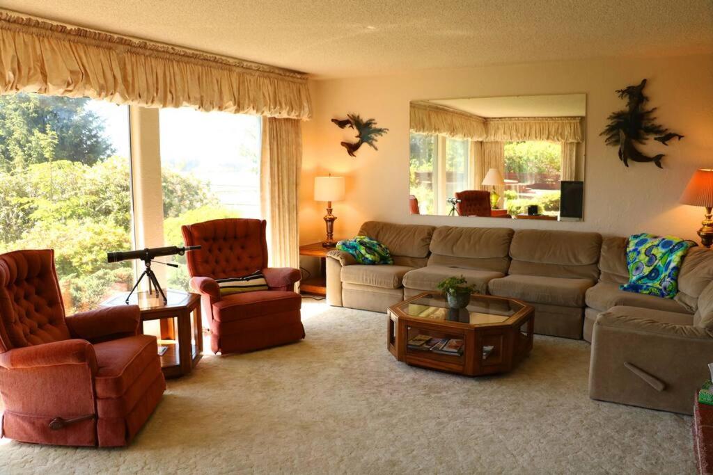 Three-Bedroom House photo 3
