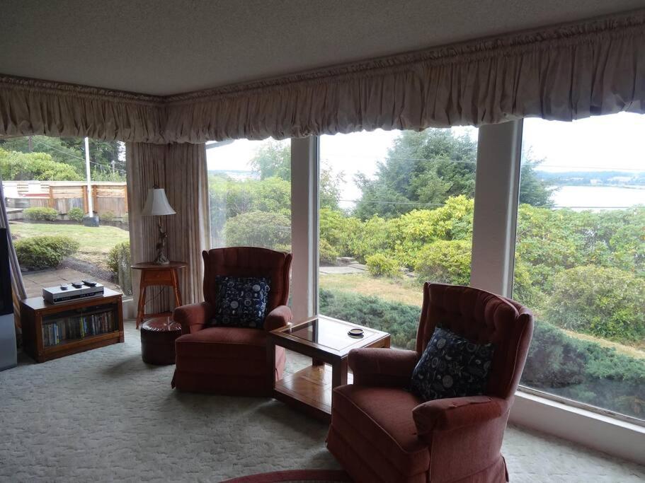 Three-Bedroom House photo 2