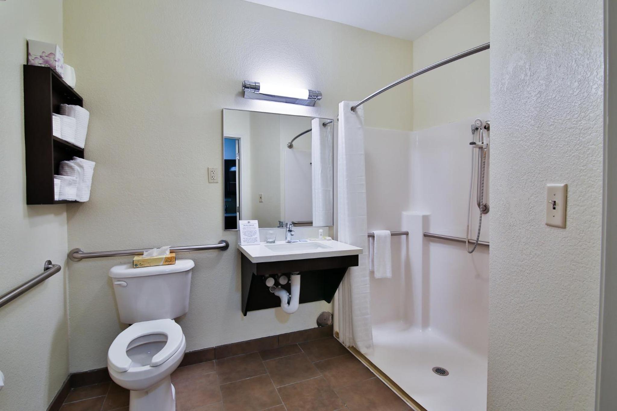 One-Bedroom King Suite with Sofa Bed - Photo 8