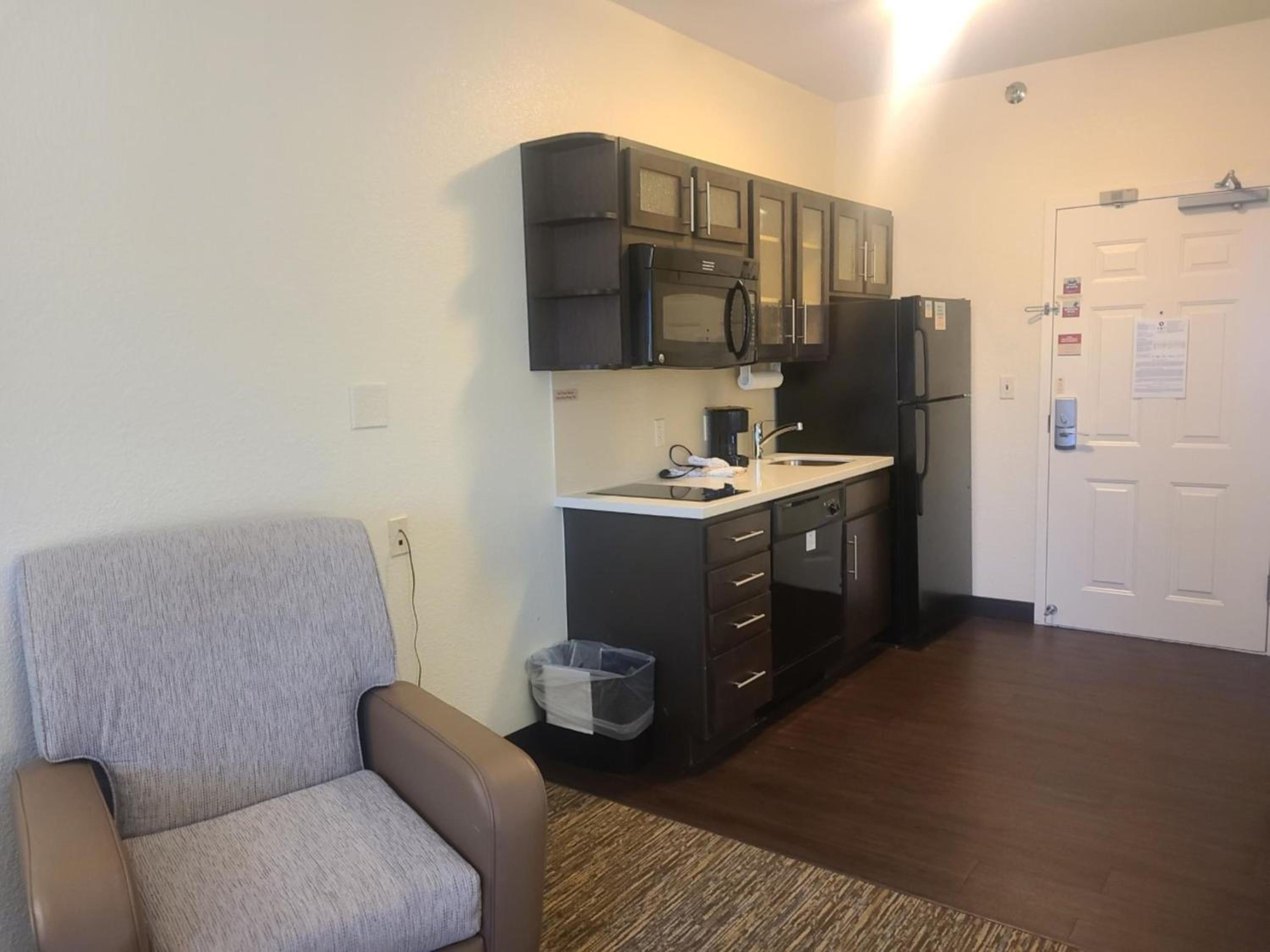 Studio Suite with Two Queen Beds - Photo 12