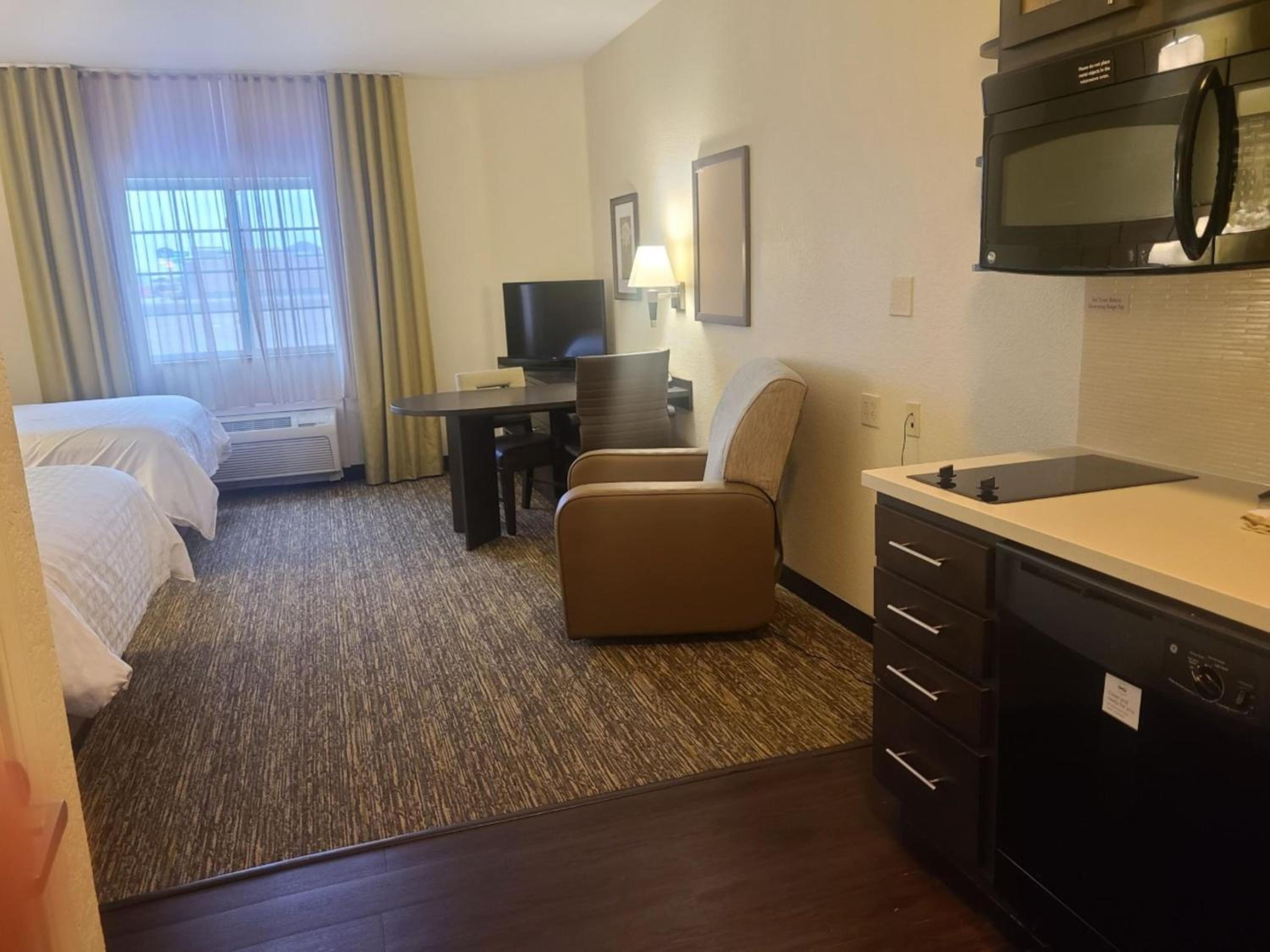 Studio Suite with Two Queen Beds - Photo 7