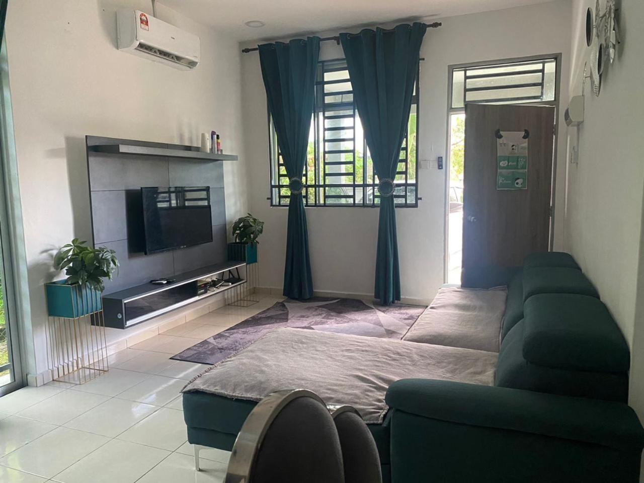 Three-Bedroom House photo 1