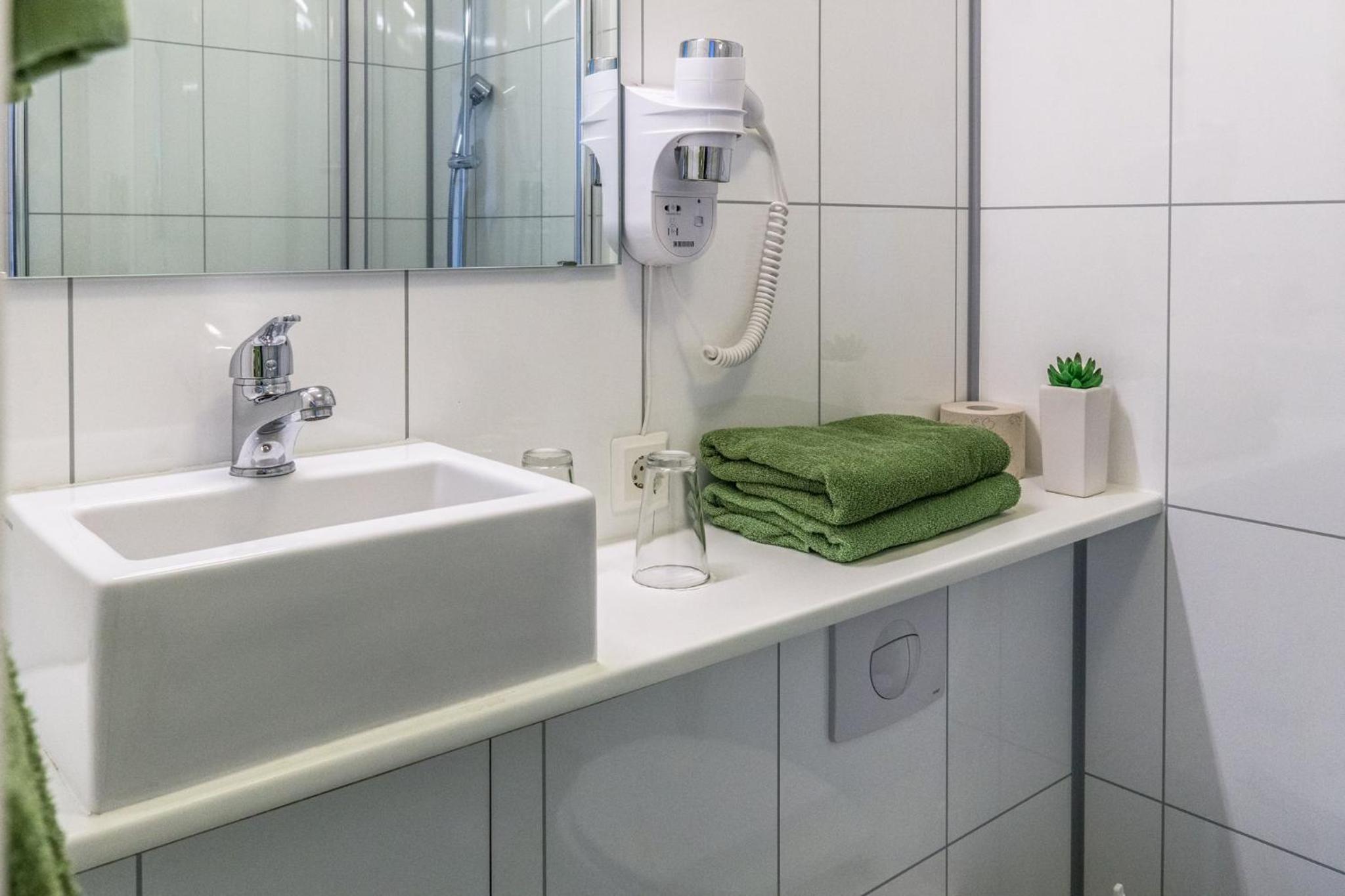 Twin Room with Private Bathroom - Photo 13