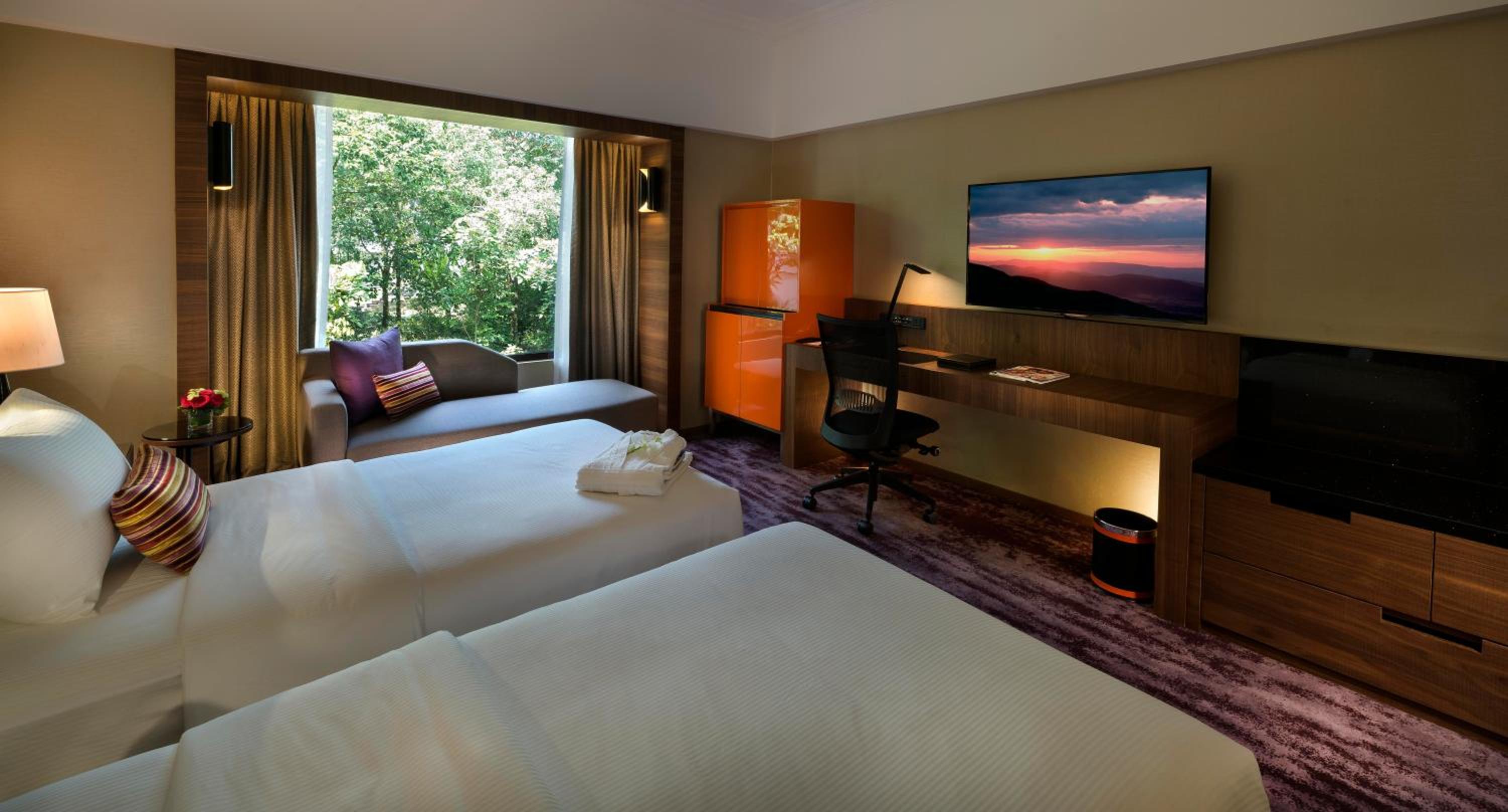 Executive Deluxe King Room - Photo 3